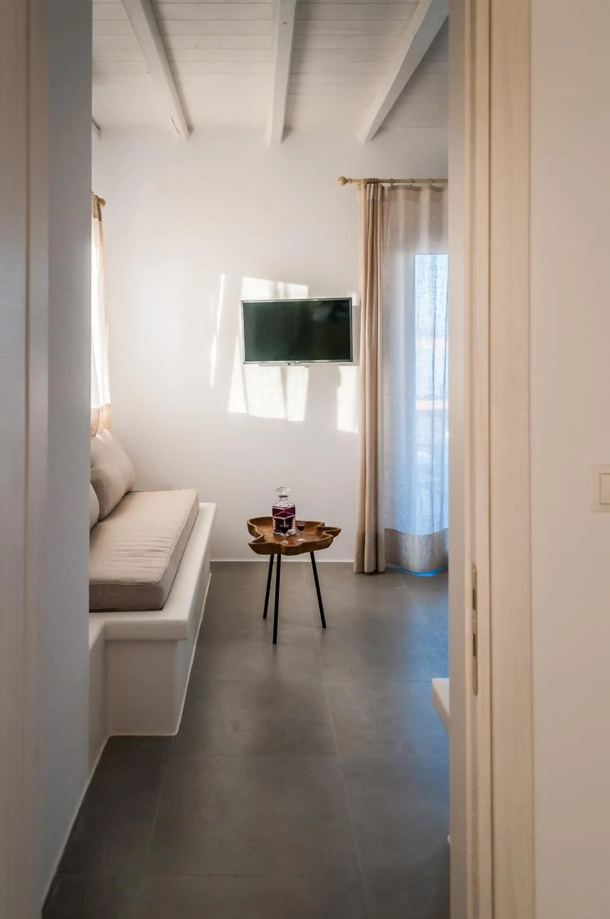 TV and multimedia, Bed in Vilos Suites