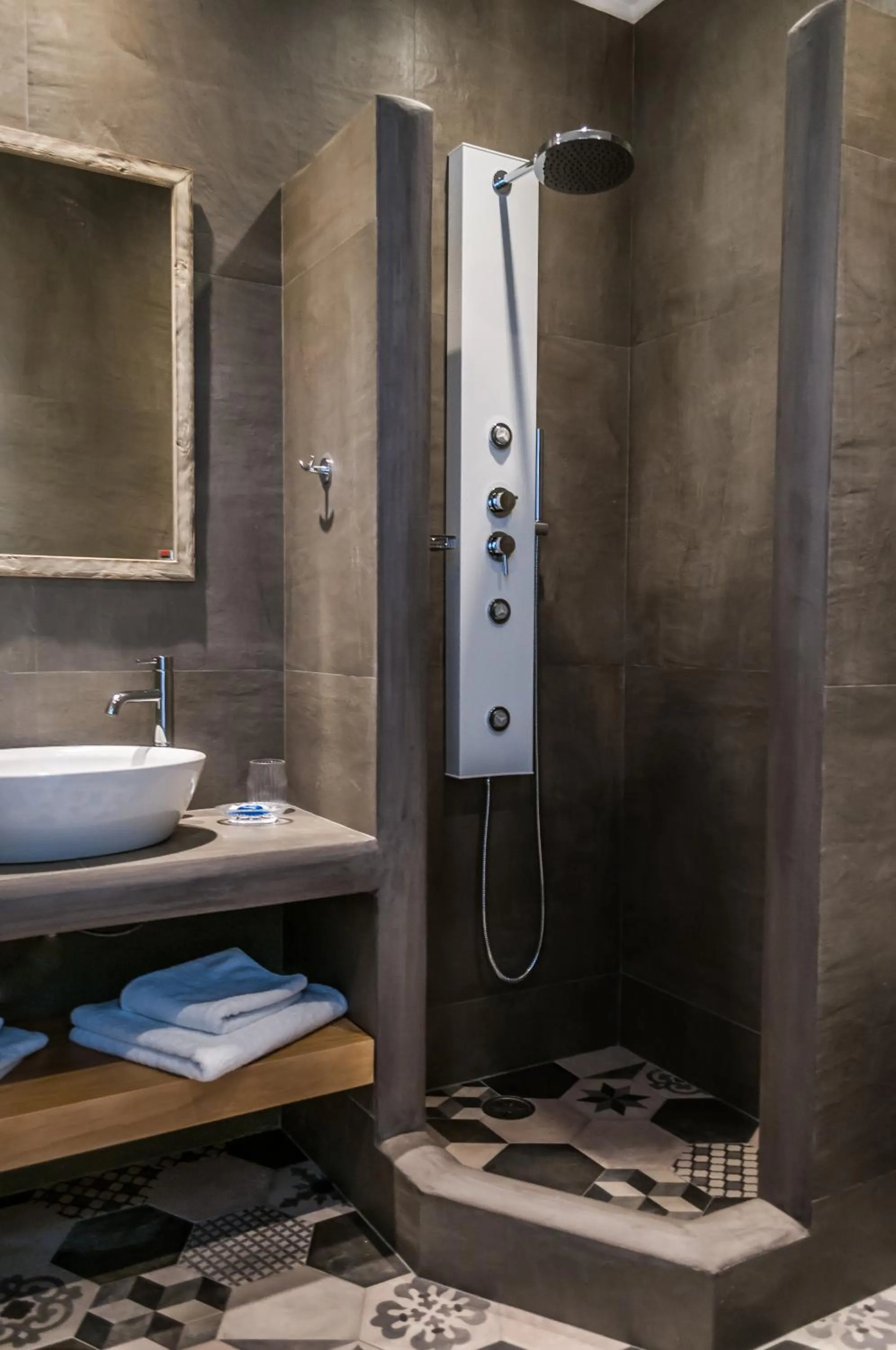 Shower in Vilos Suites