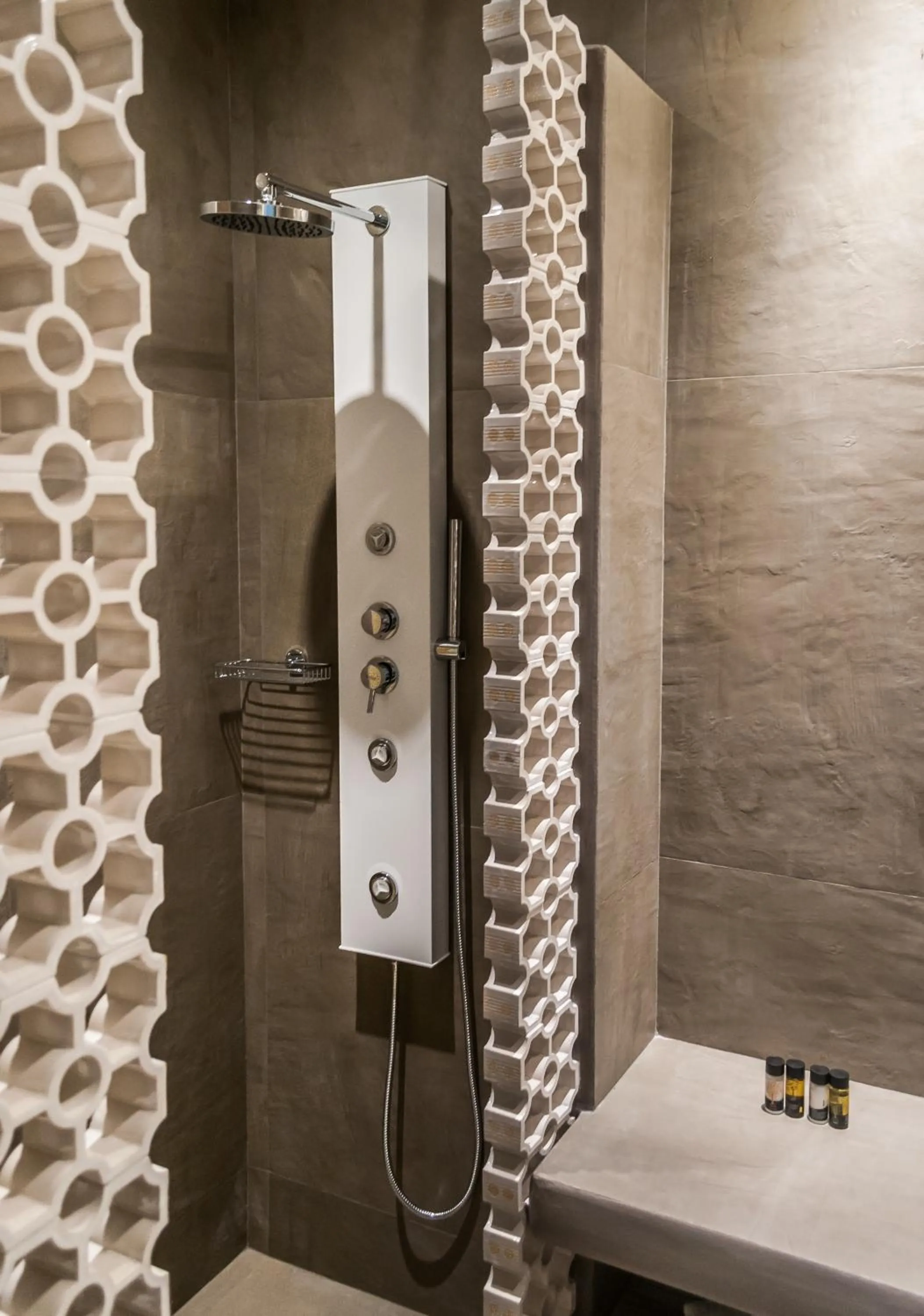 Shower in Vilos Suites
