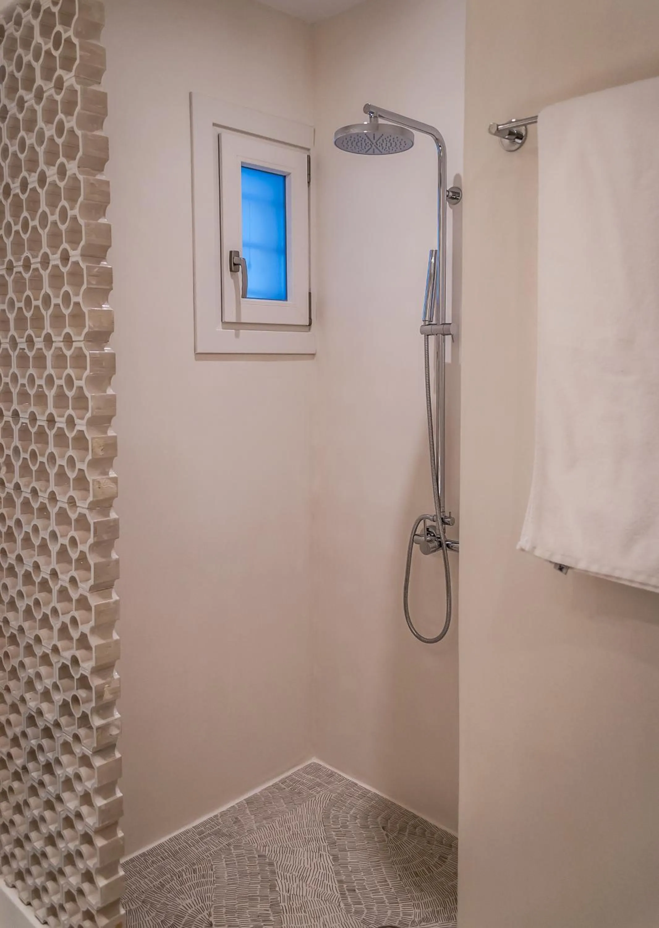 Shower in Vilos Suites