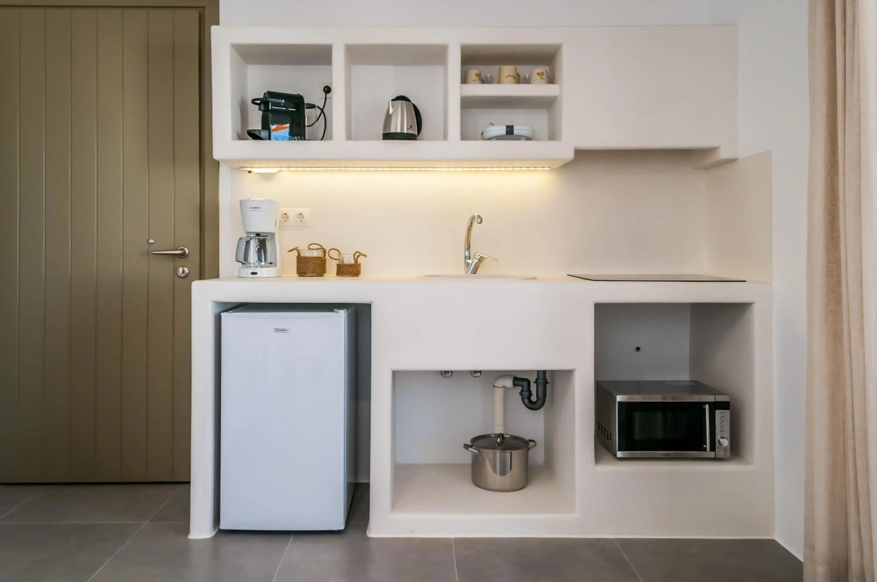 Coffee/tea facilities in Vilos Suites