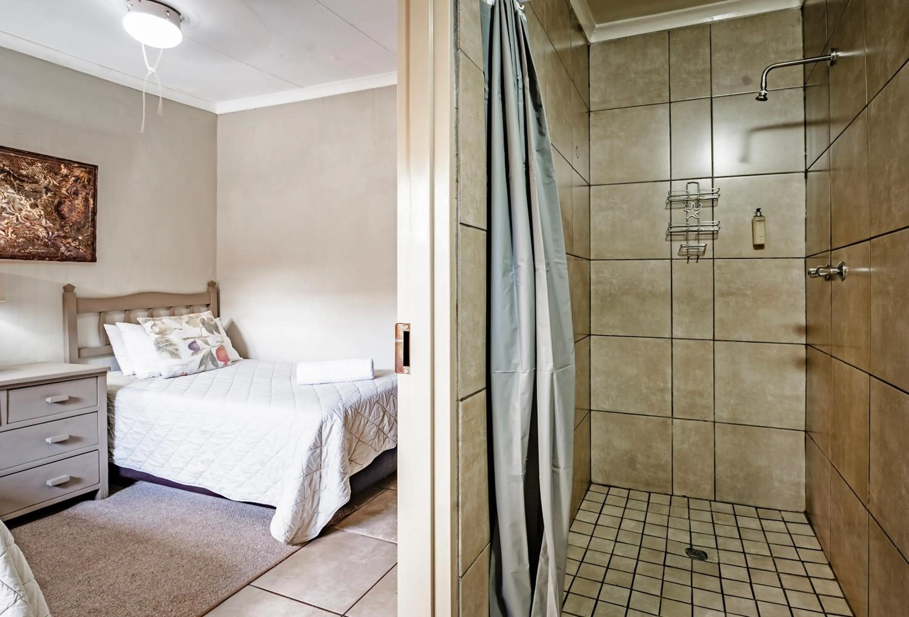 Shower, Bed in The Village in Hatfield