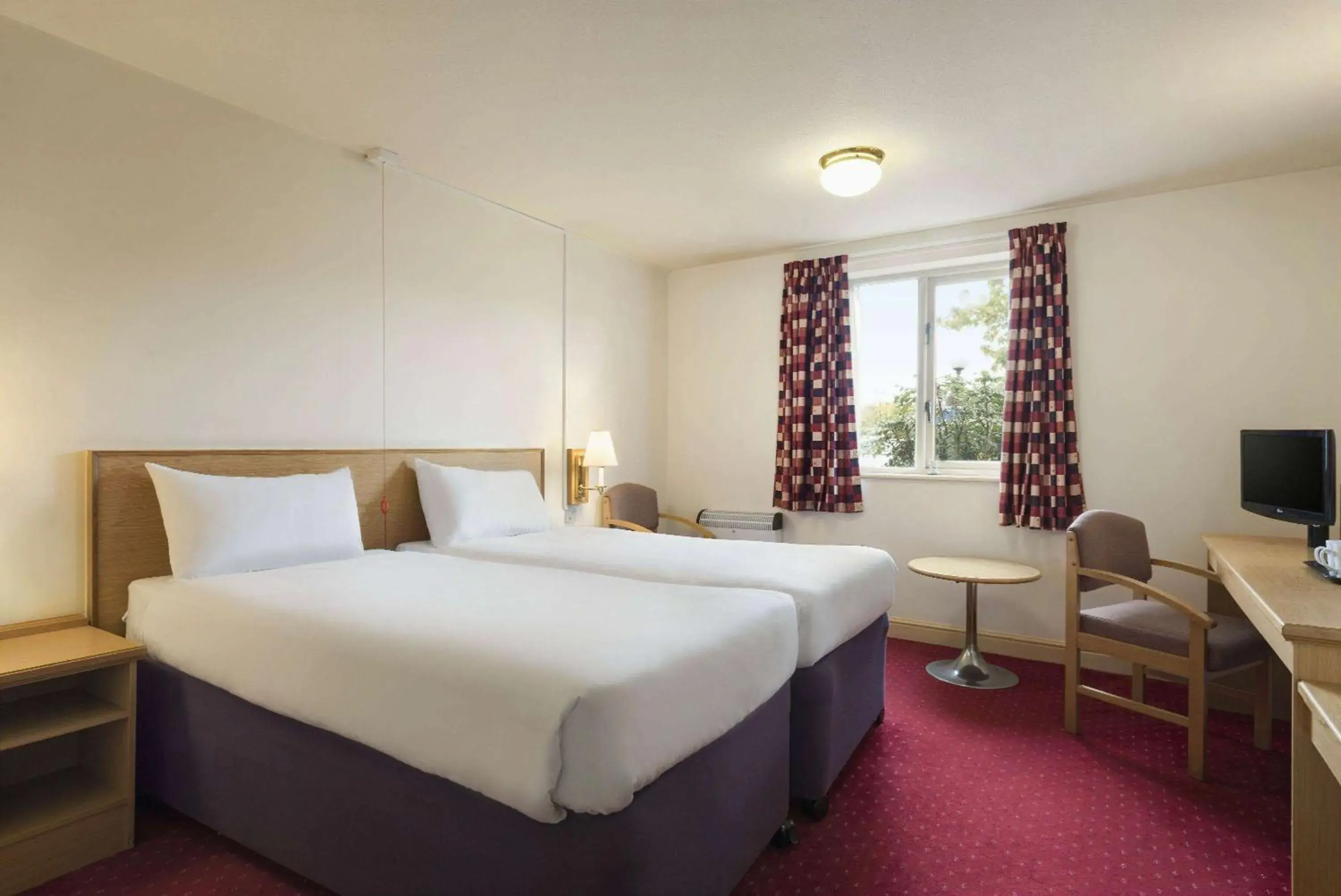 Twin Room - Disability Access in Days Inn Tewkesbury Twin Room - Disability Access in Days Inn Tewkesbury