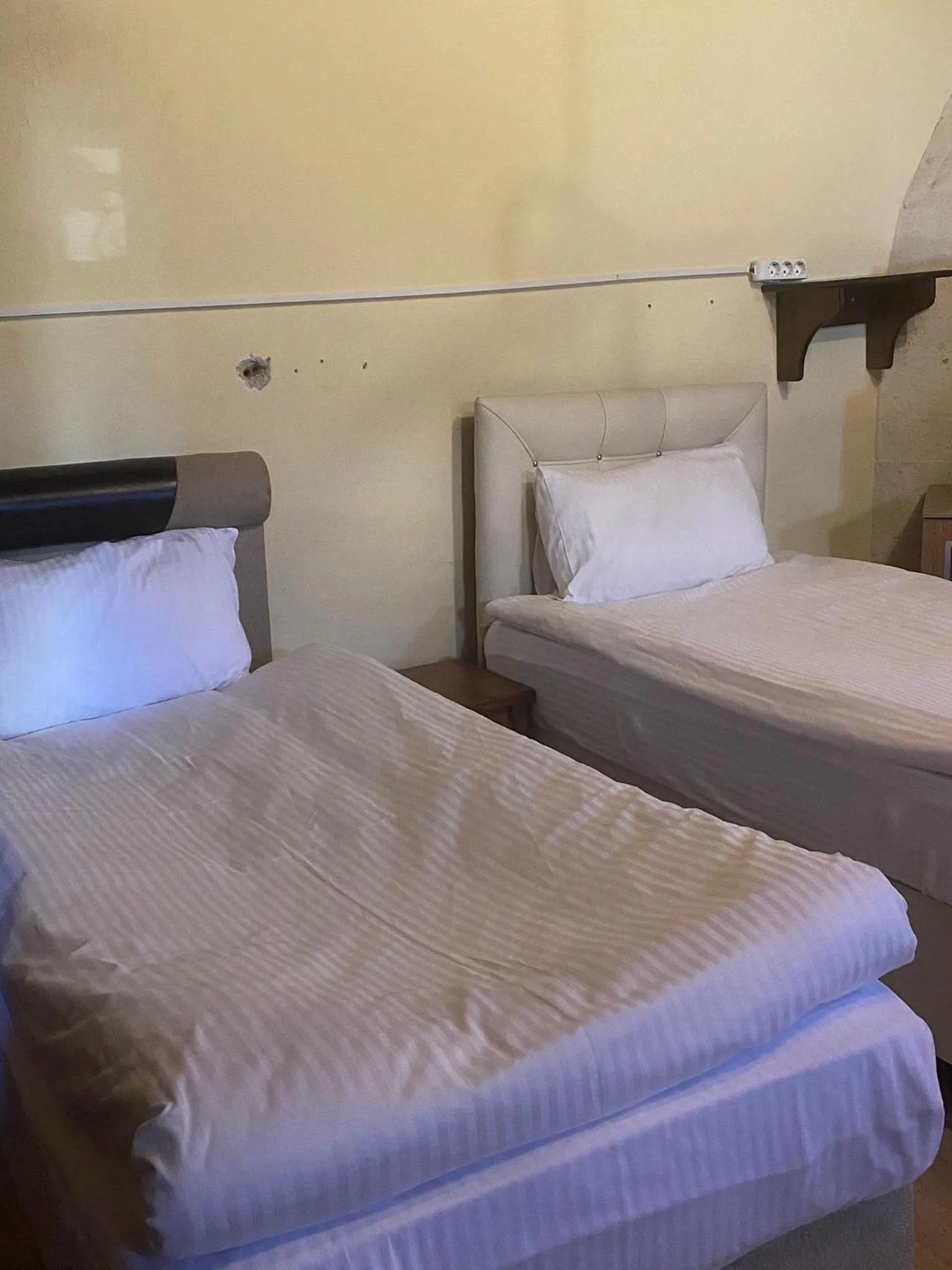 Bedroom, Bed in Sun Rise View Hotel