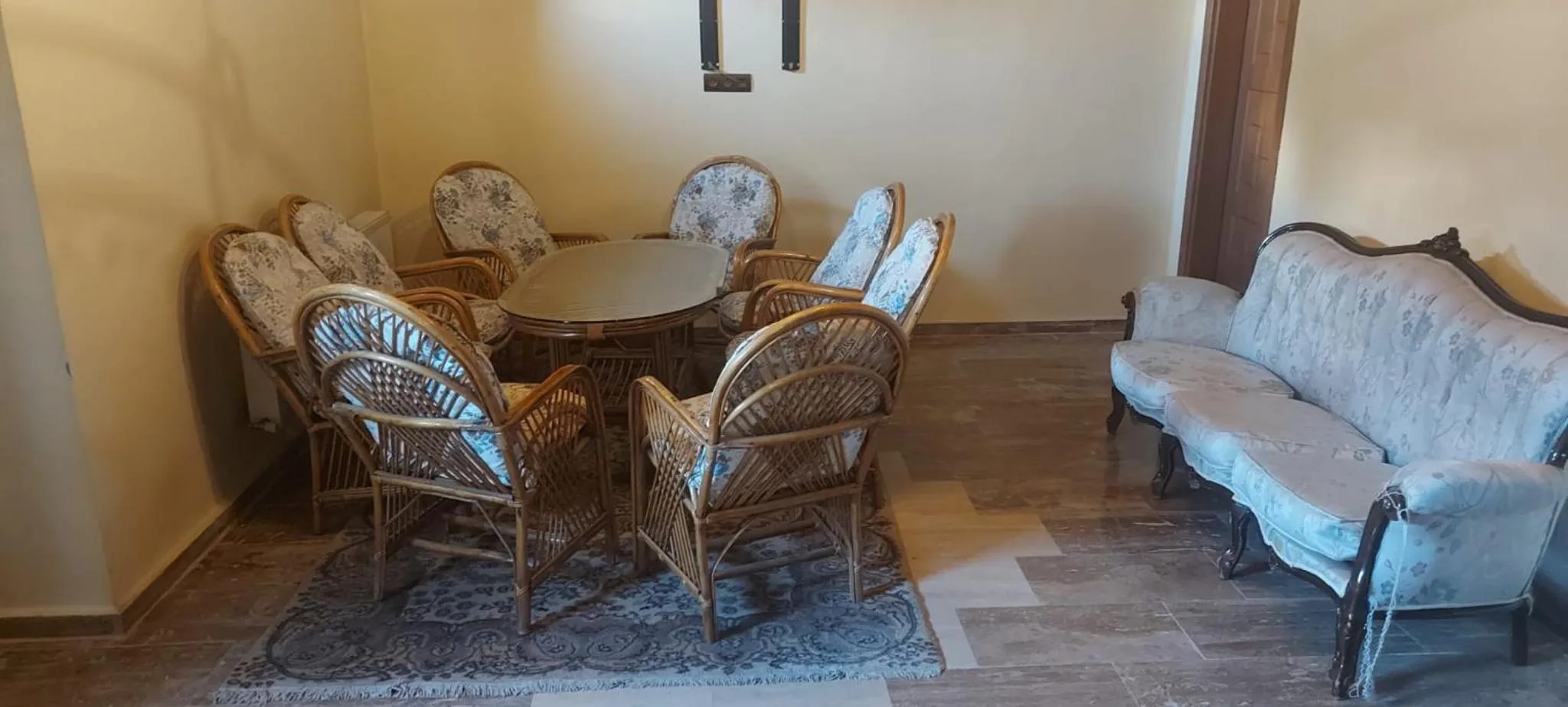 Seating area in Sun Rise View Hotel