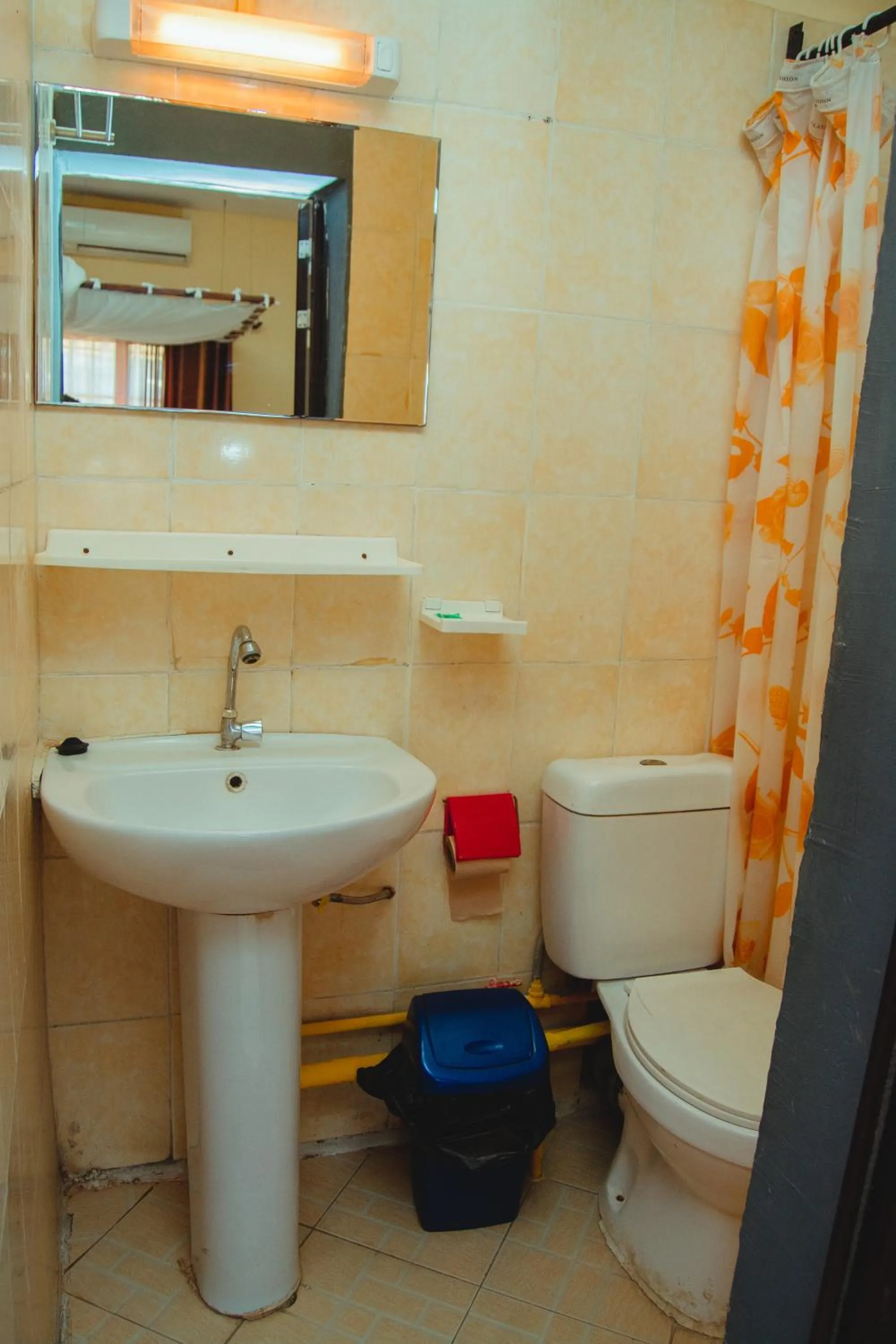 Shower in Salama Hôtel Majunga