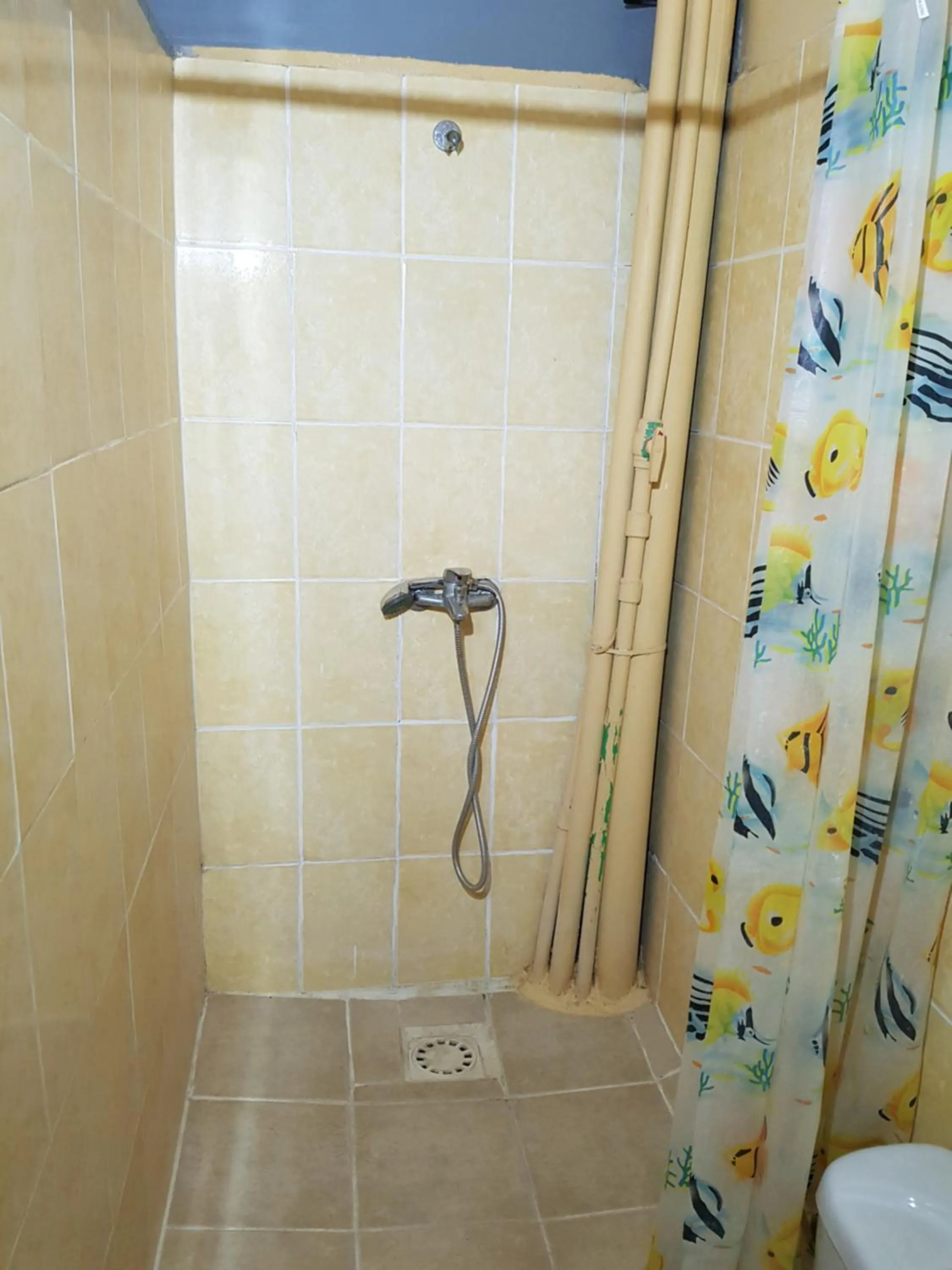 Shower in Salama Hôtel Majunga