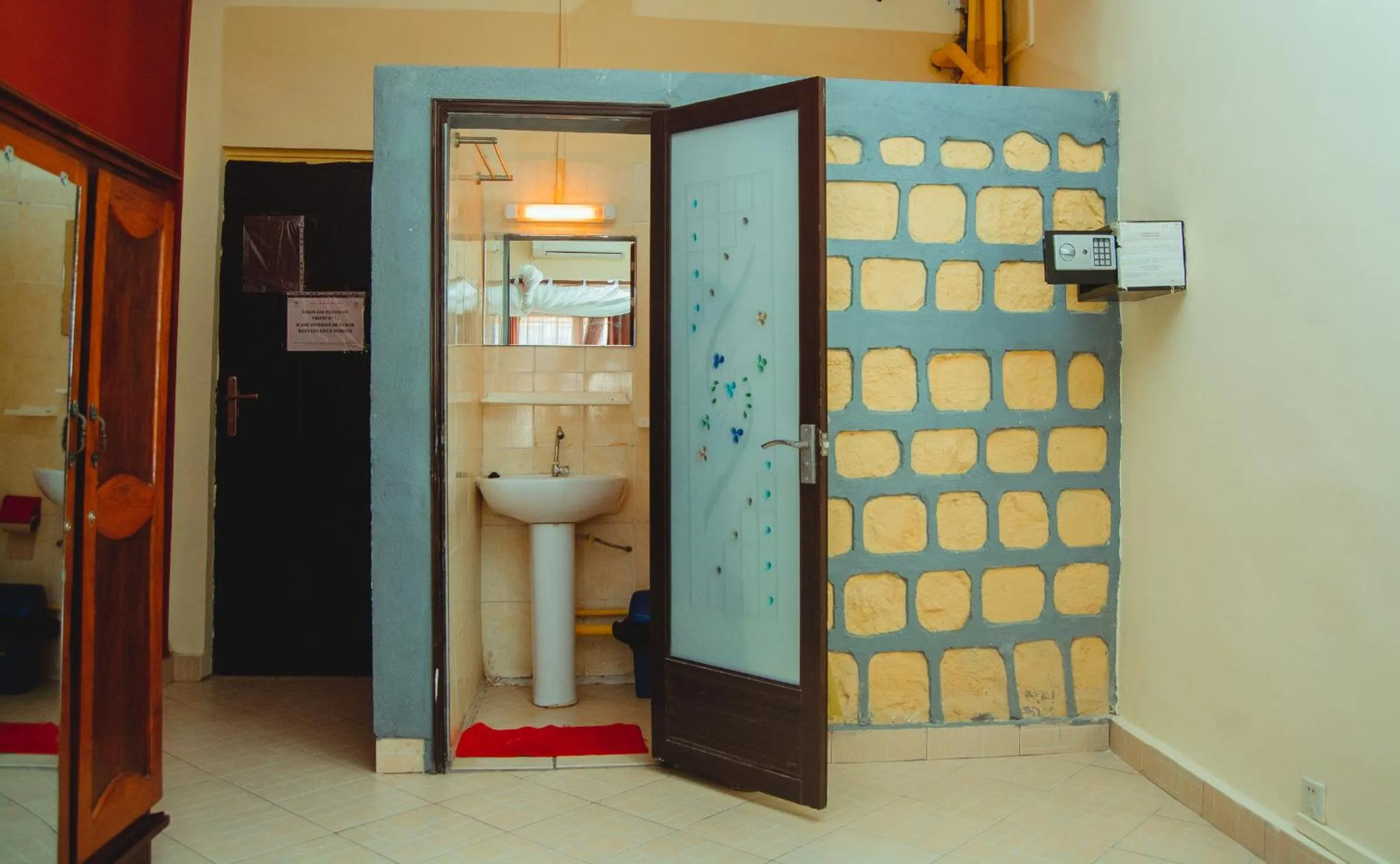 Toilet in Salama Hôtel Majunga