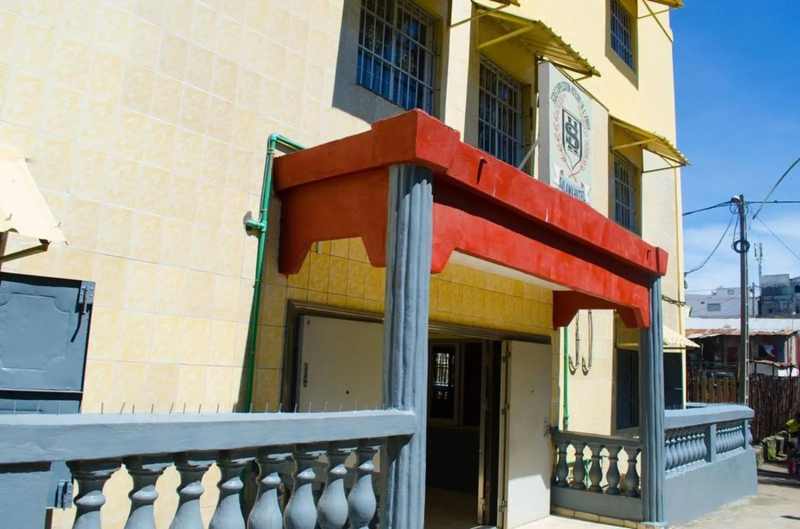 Facade/entrance in Salama Hôtel Majunga