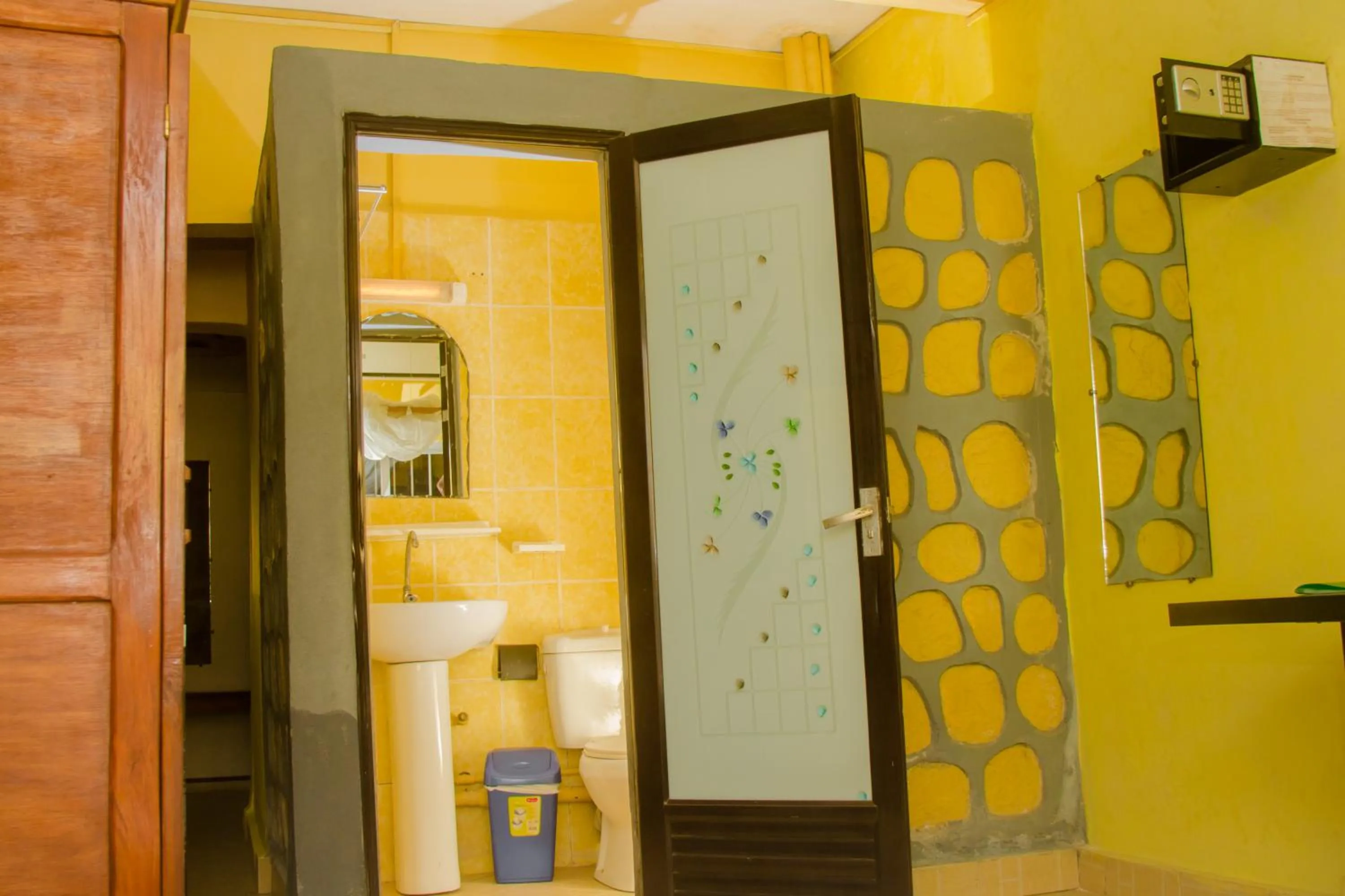 Bathroom in Salama Hôtel Majunga