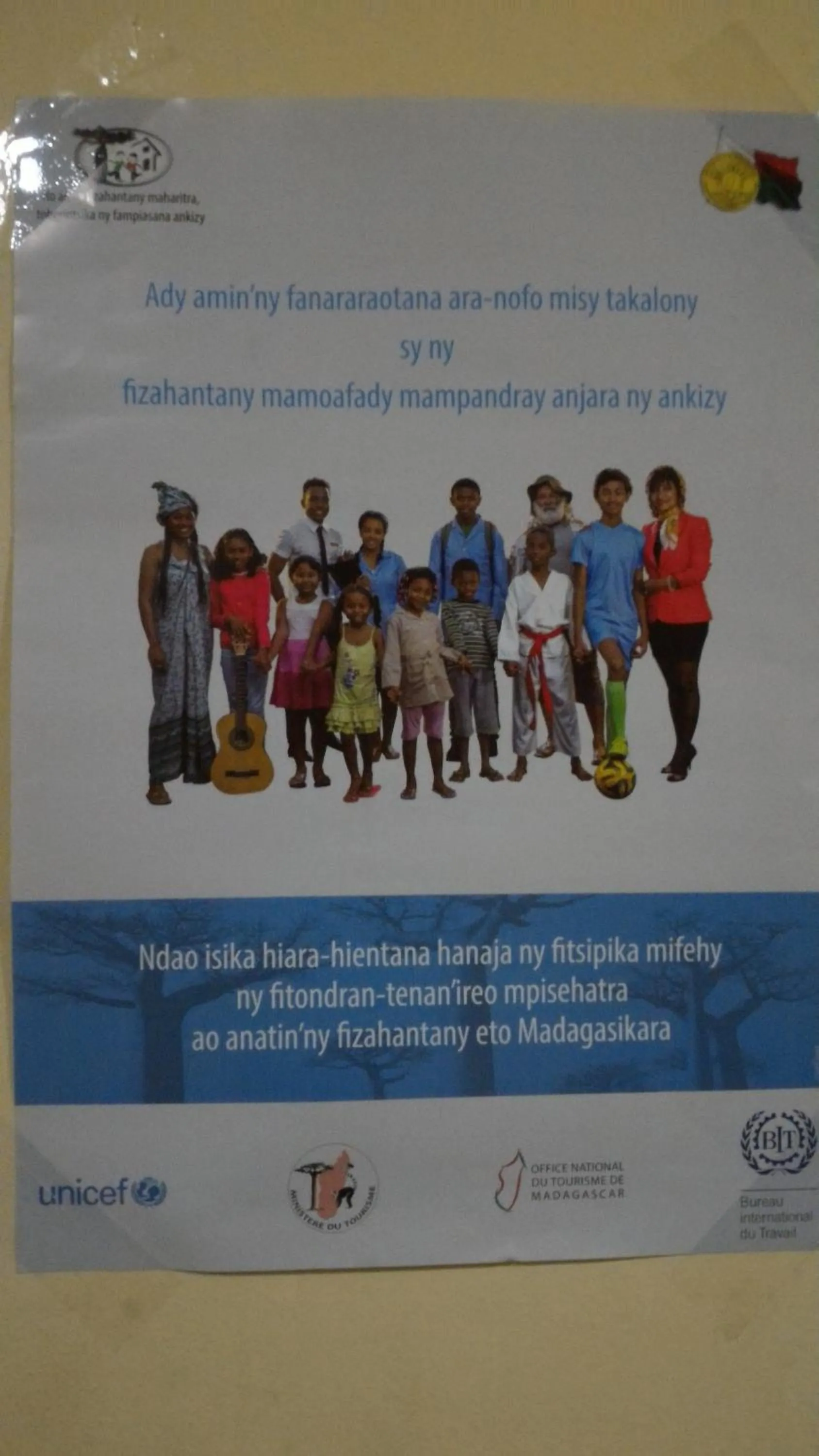 People in Salama Hôtel Majunga