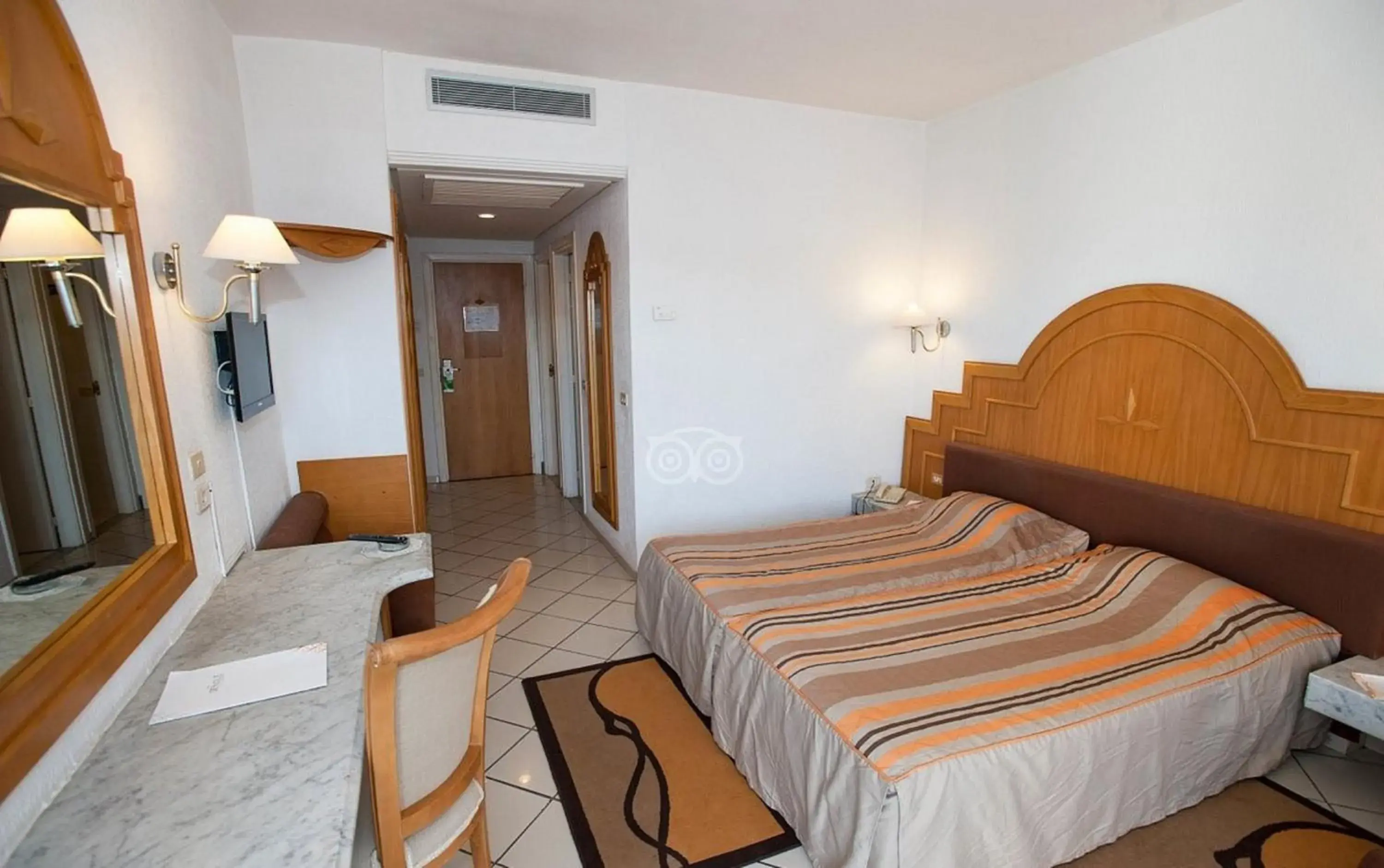 Single Room - single occupancy in Riviera Hotel - Family only Single Room - single occupancy in Riviera Hotel - Family only