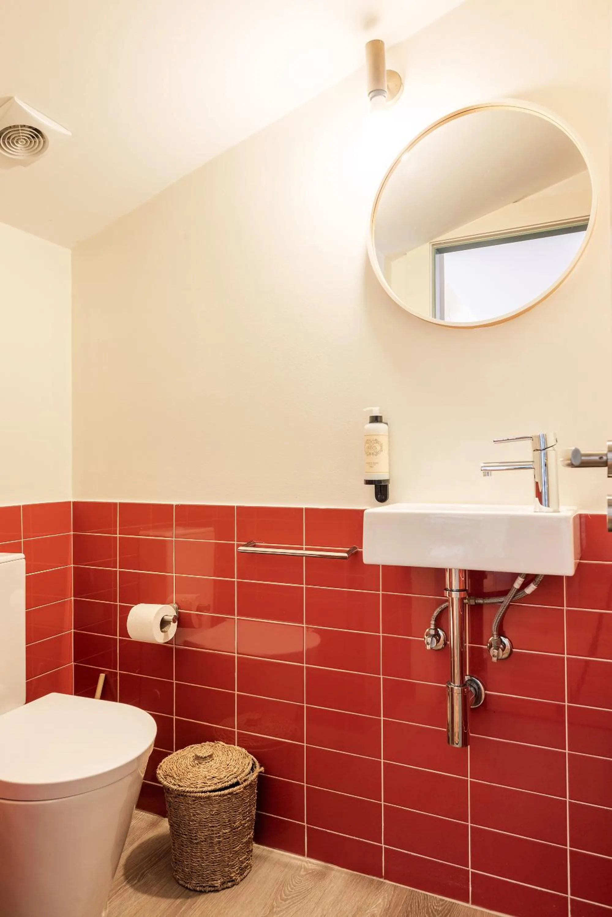 Toilet in Oporto Maison Alves da Veiga