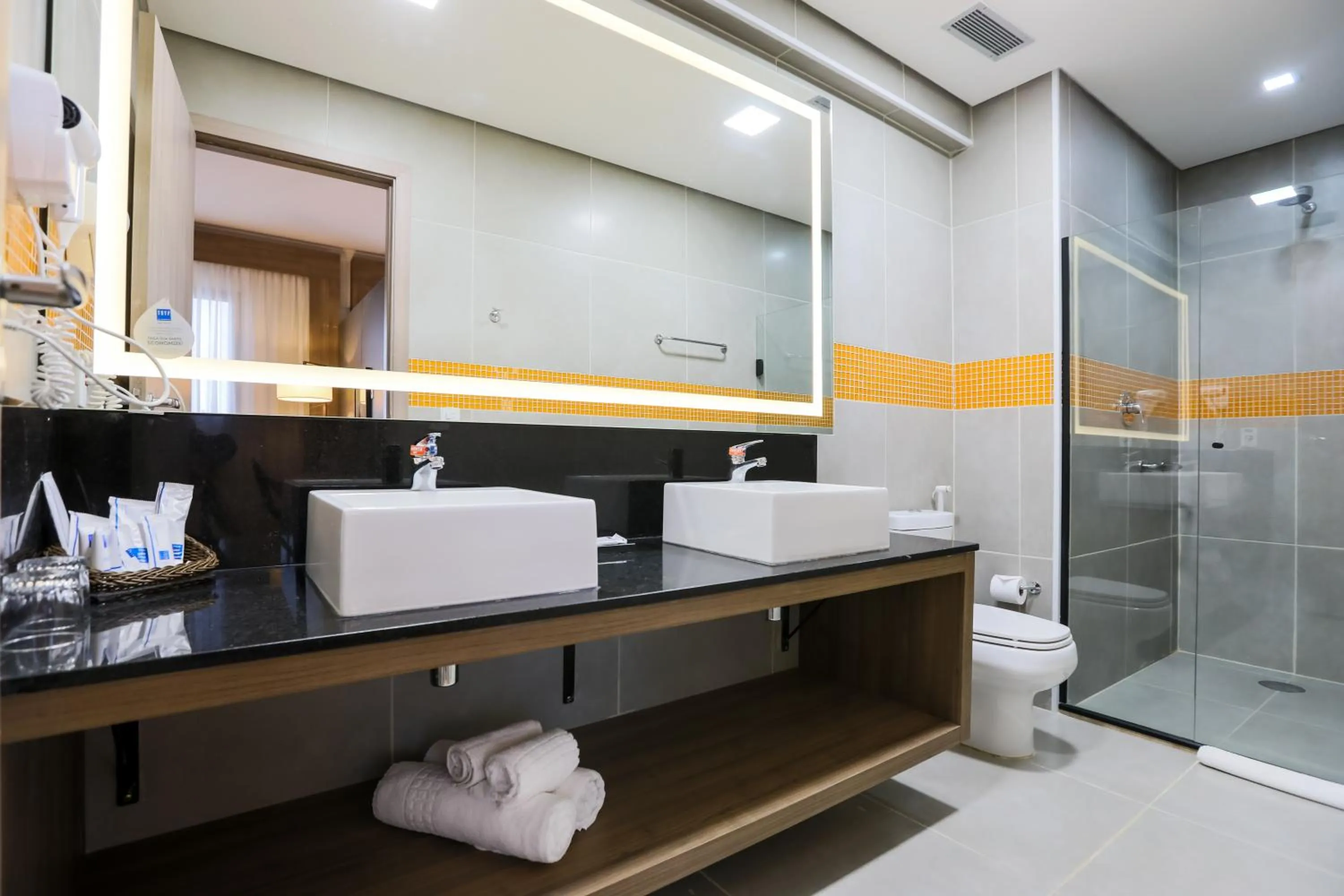 Bathroom in TRYP By Wyndham Ribeirão Preto
