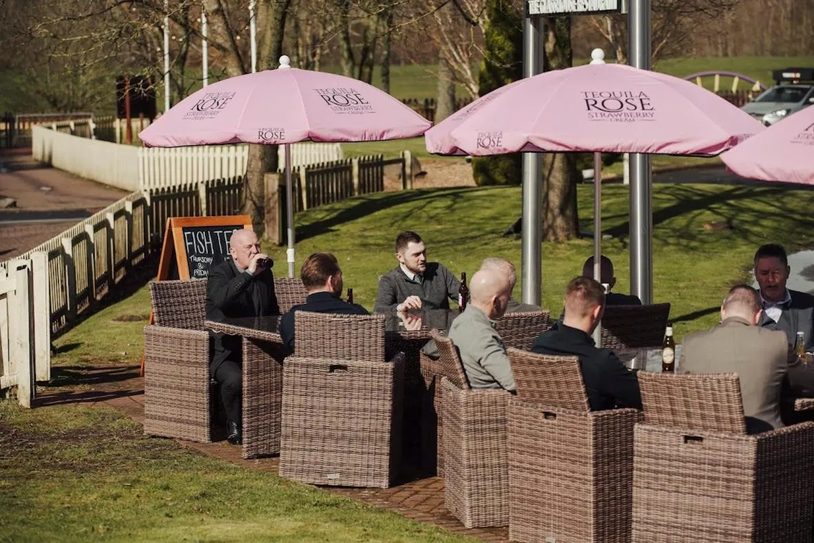 Restaurant/places to eat in Alona Hotel