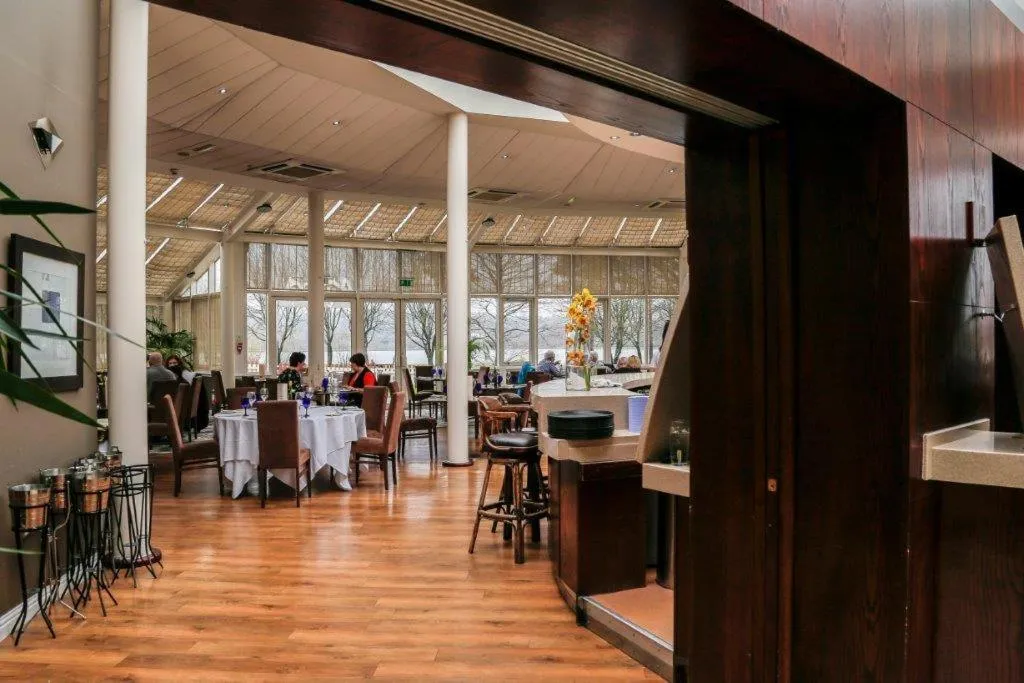 Restaurant/places to eat in Alona Hotel