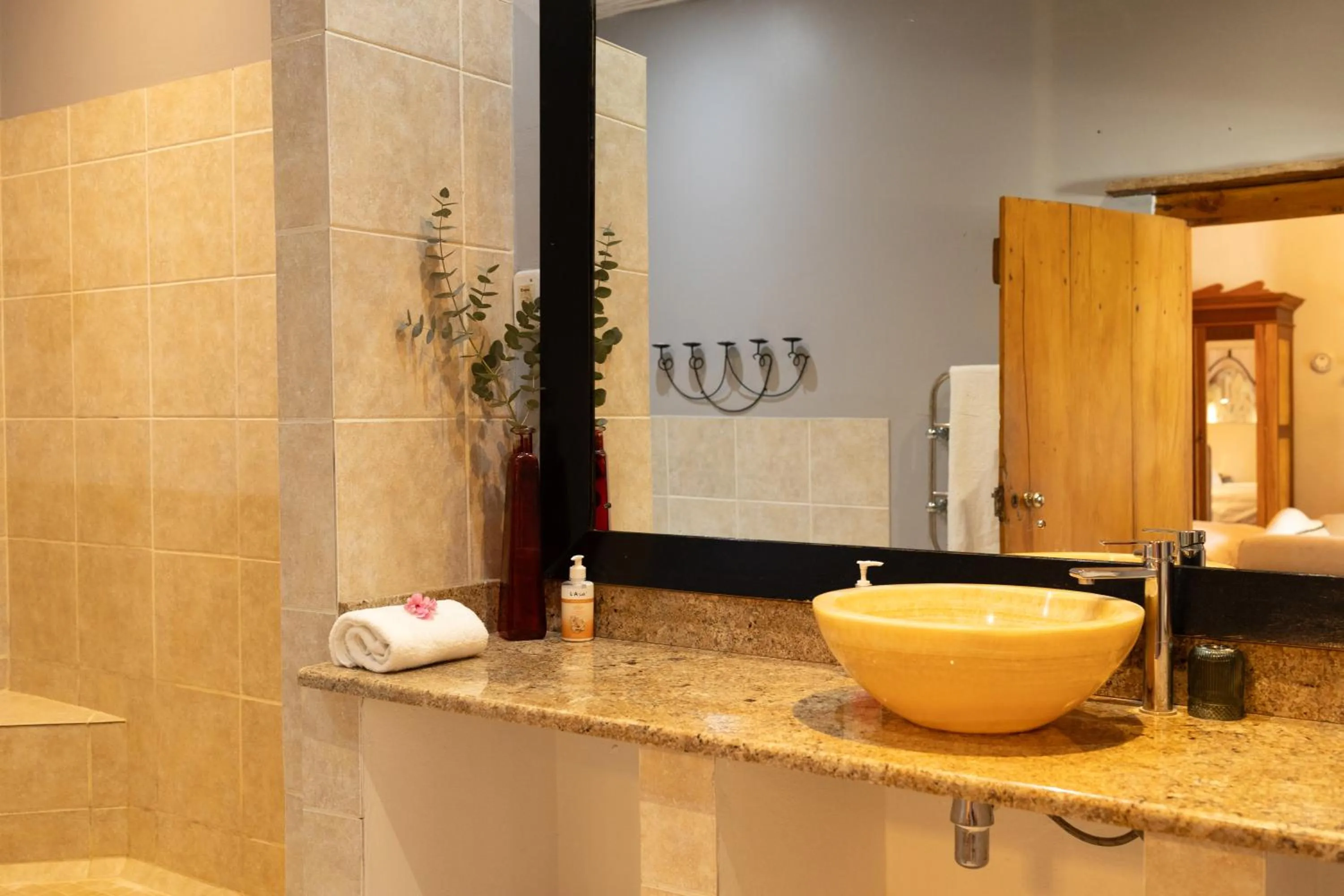 Bathroom in De Opstal Country Lodge