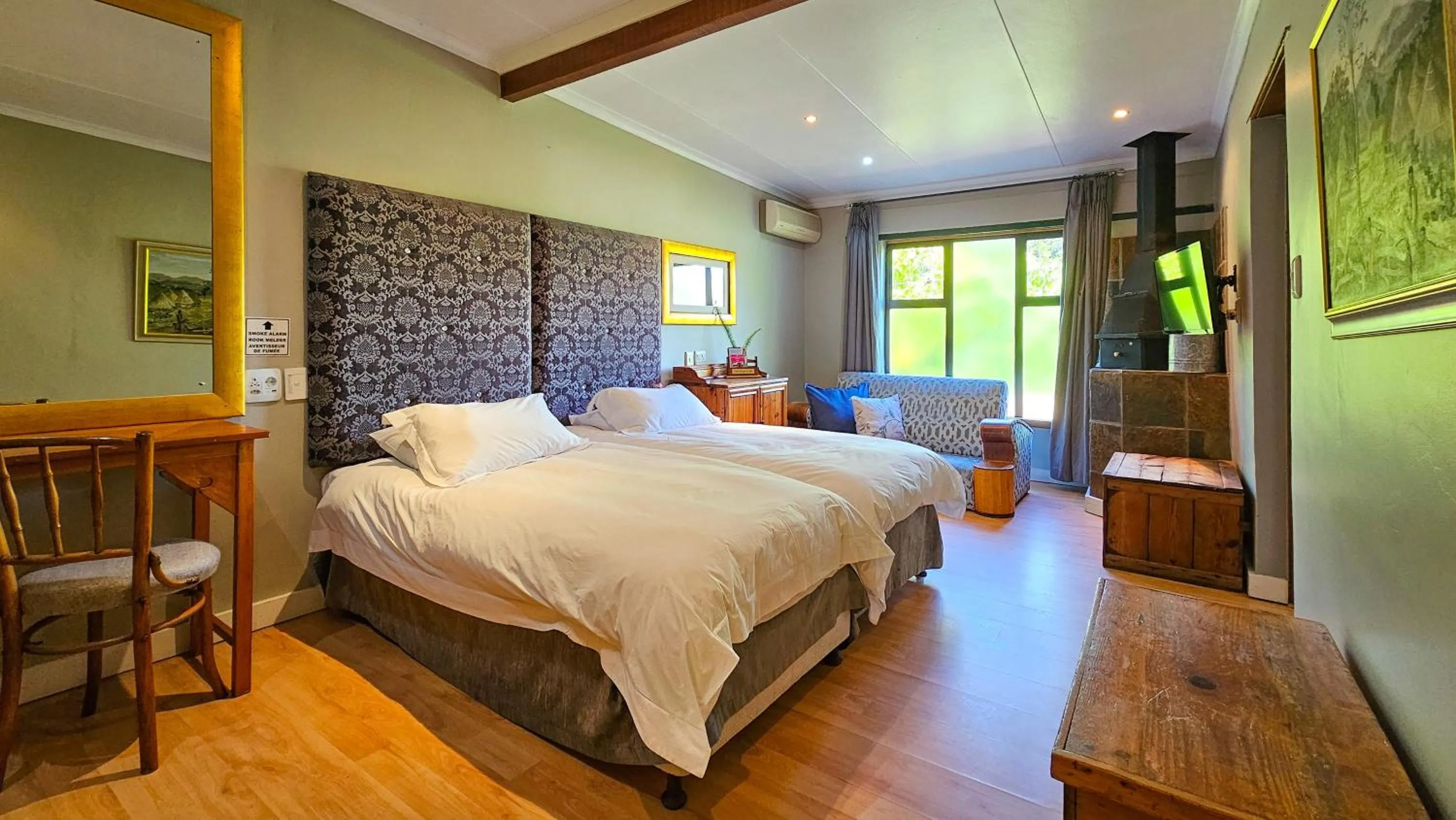 Bed in De Opstal Country Lodge