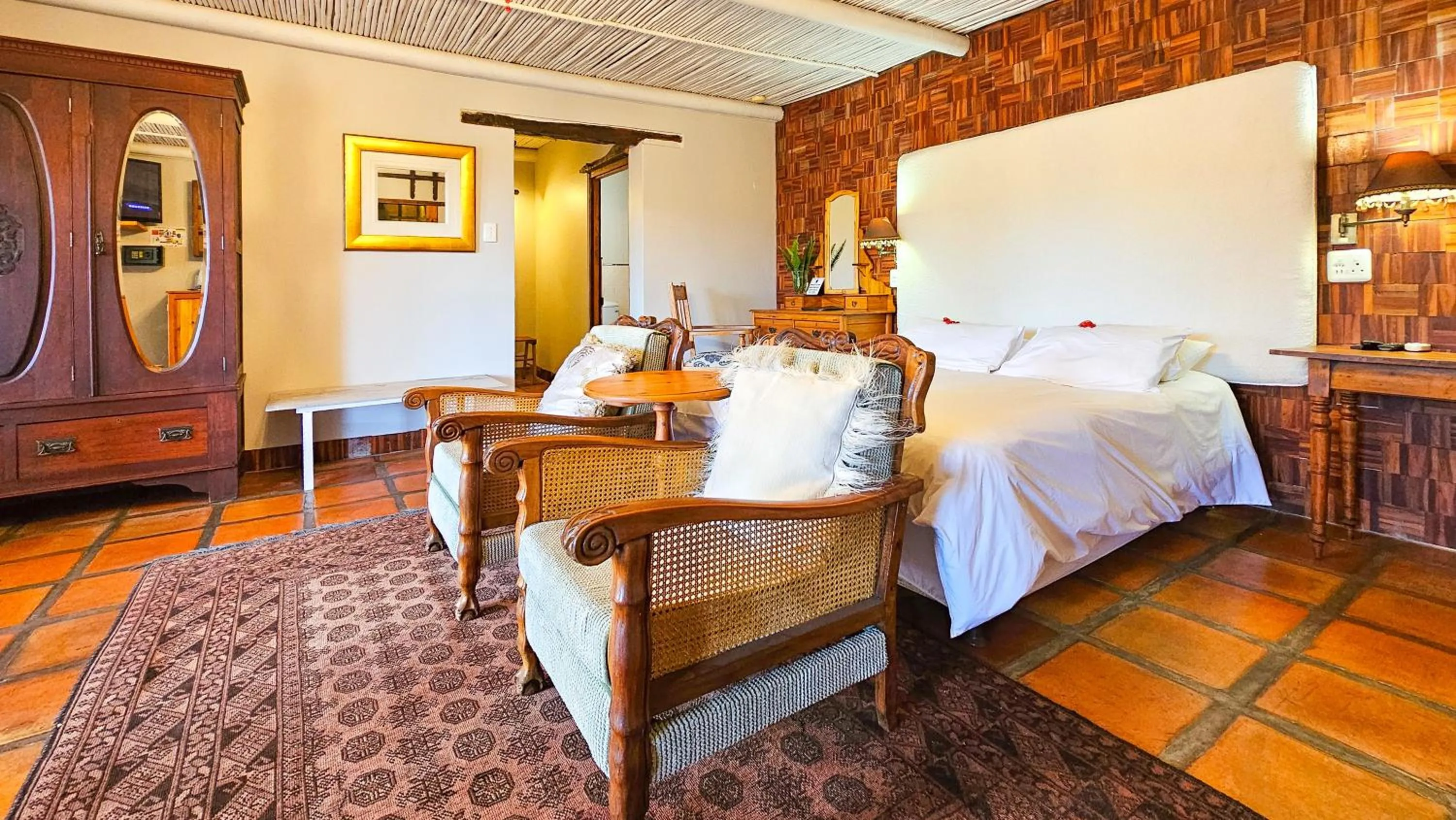 Bed in De Opstal Country Lodge