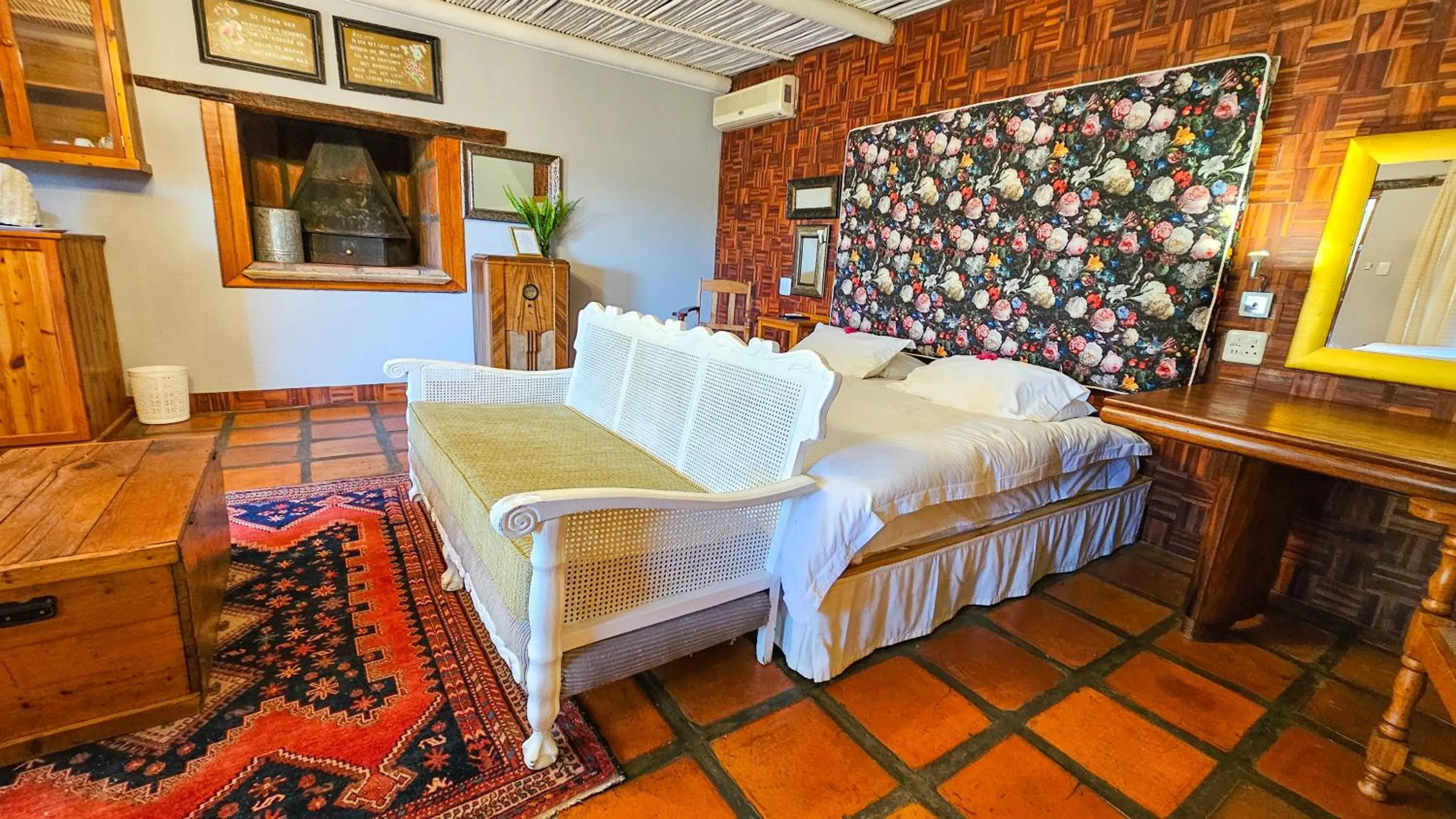 Bed in De Opstal Country Lodge