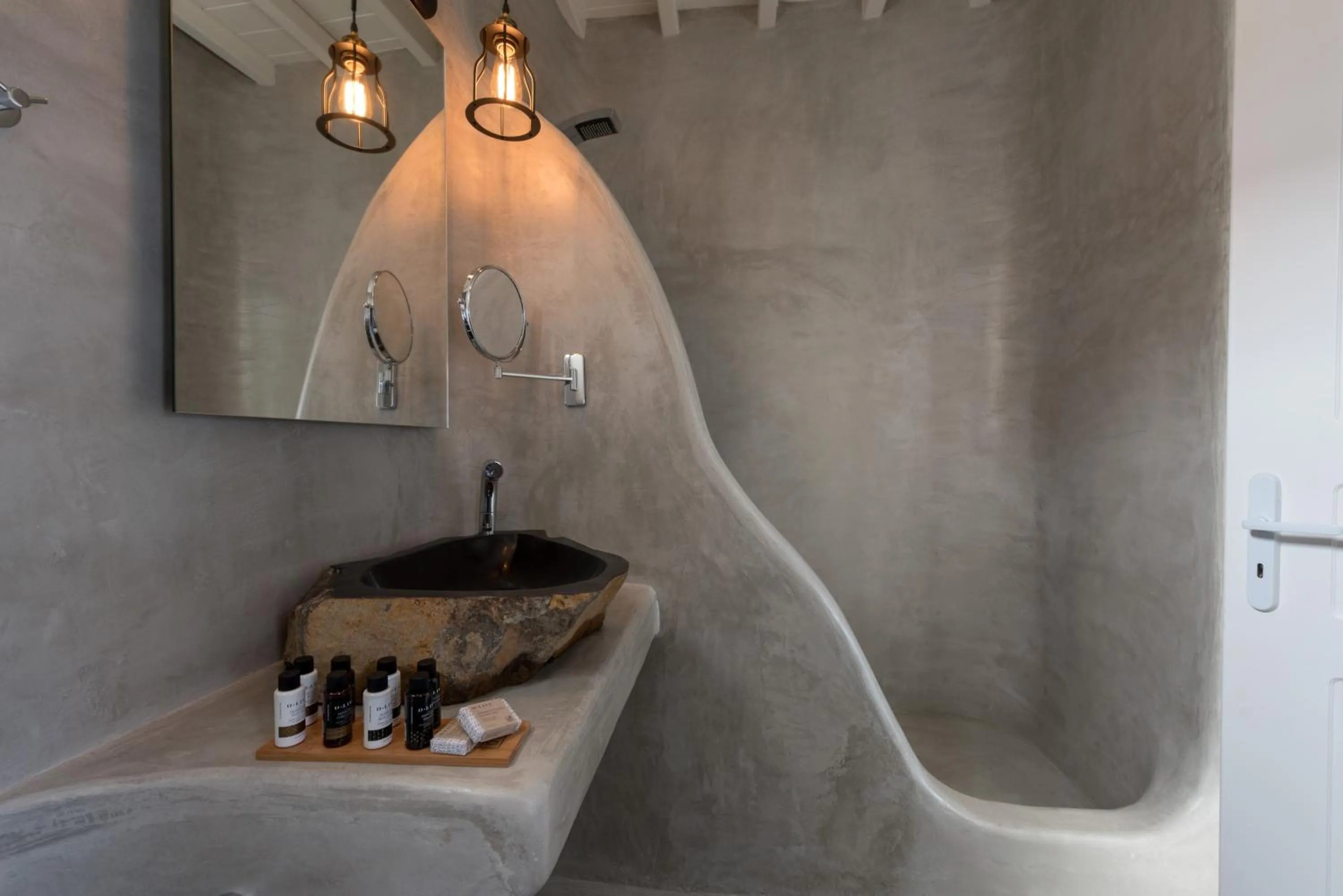 Bathroom in Cova Mykonos Suites