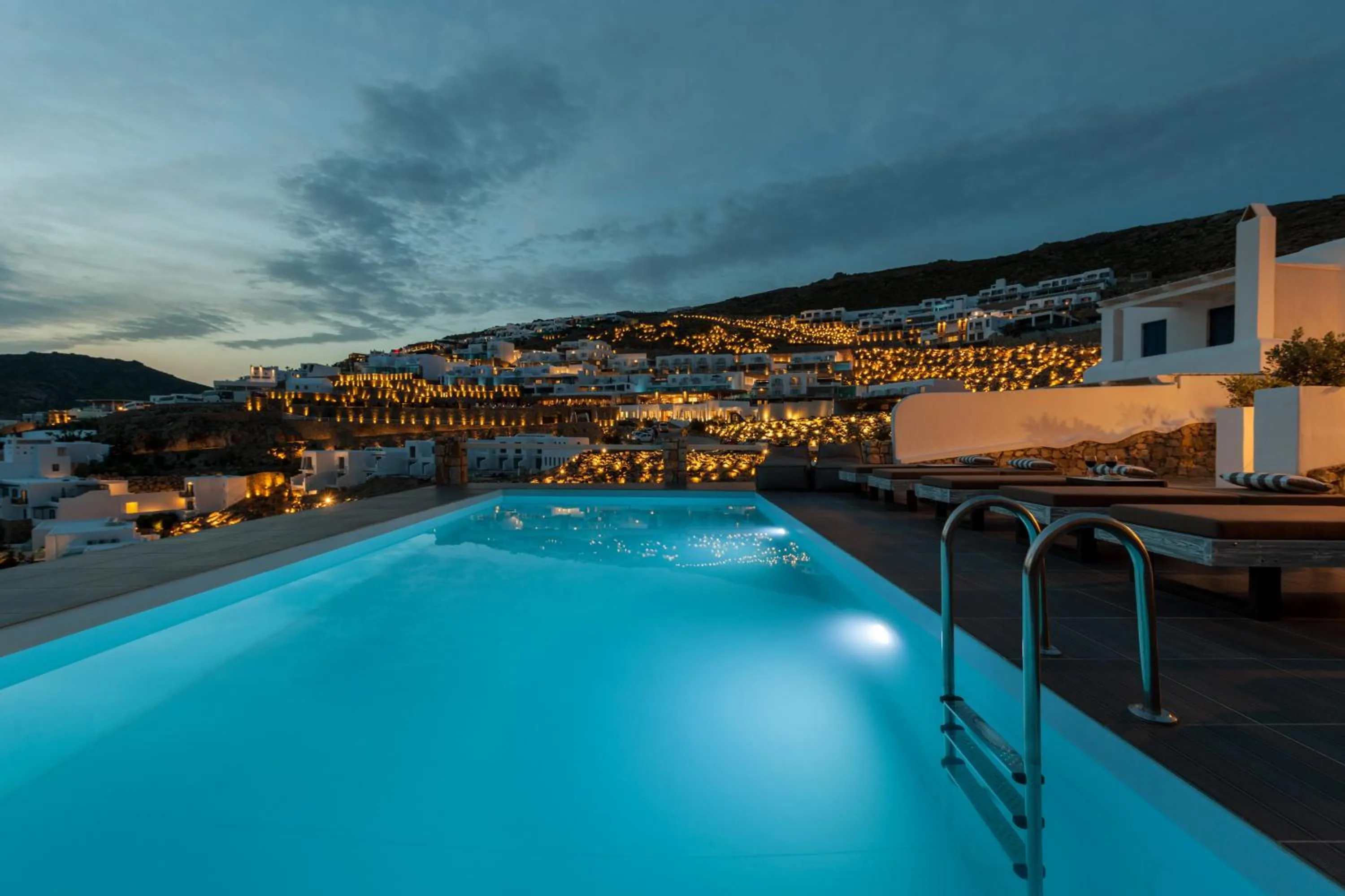Mountain view in Cova Mykonos Suites