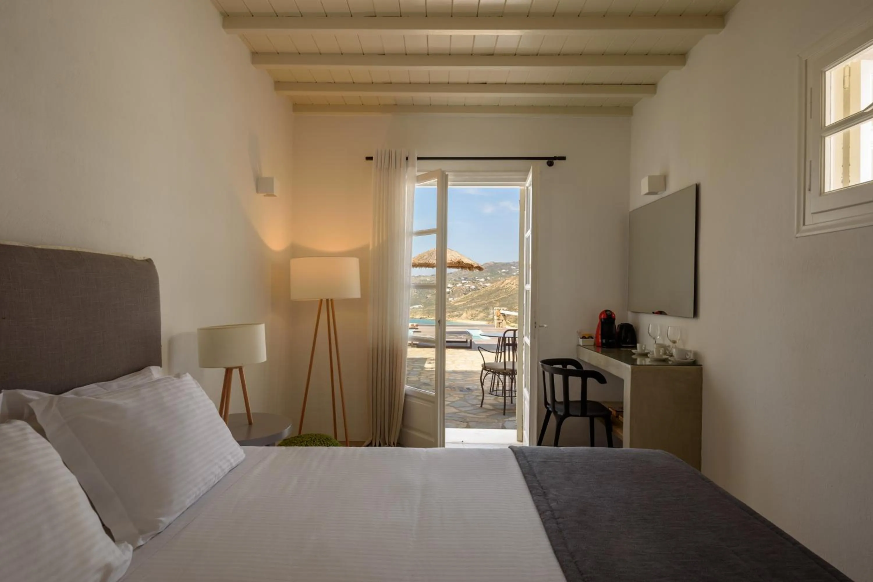 Sea view, Bed in Cova Mykonos Suites