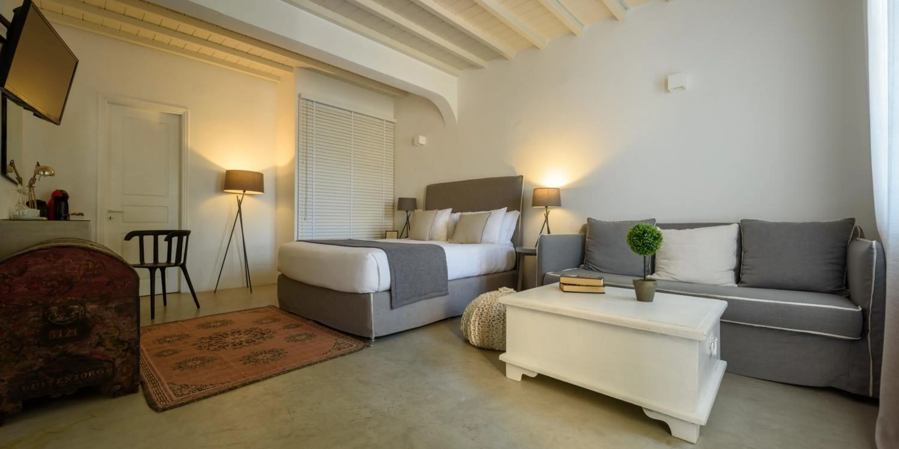 Photo of the whole room, Bed in Cova Mykonos Suites