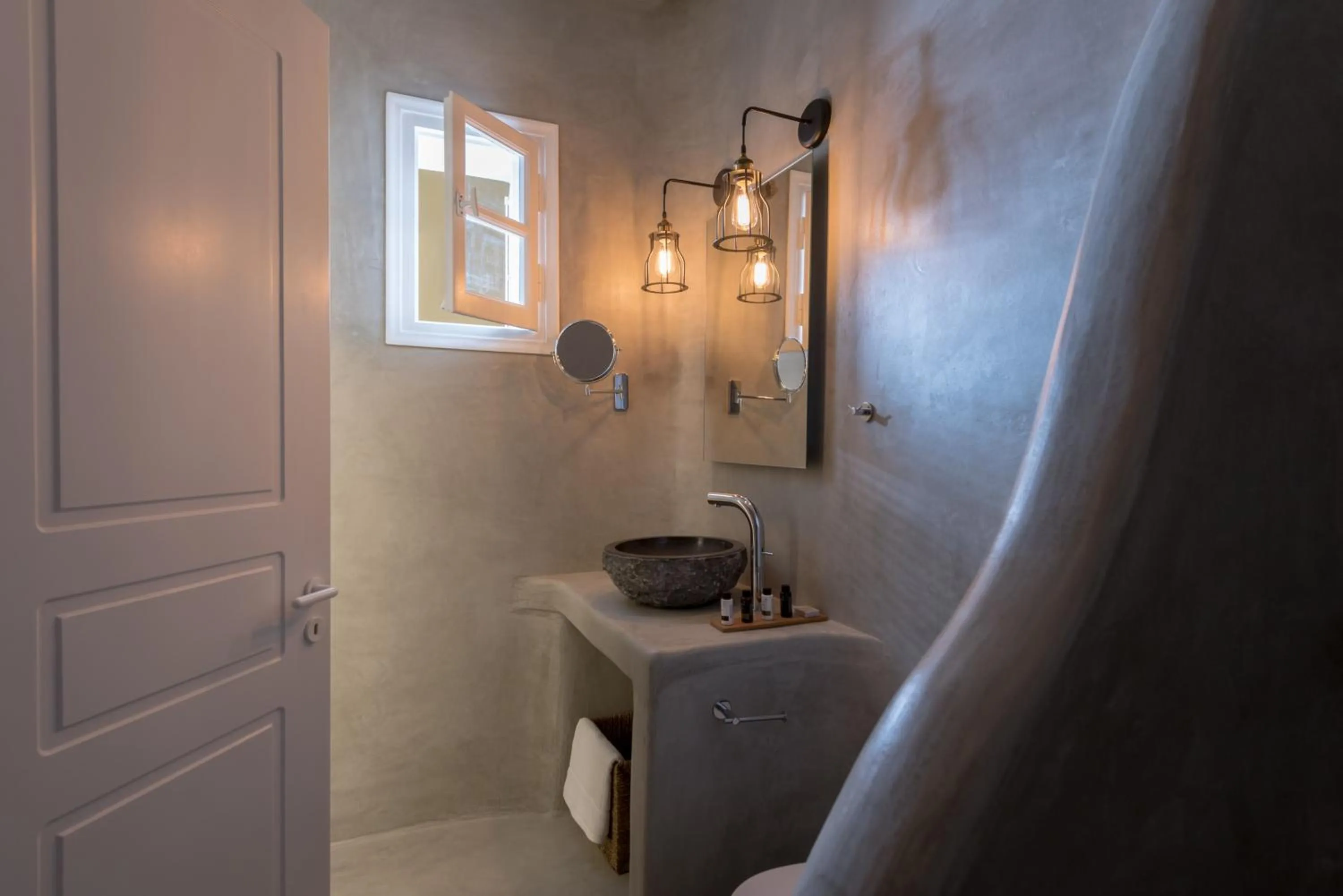 Bathroom in Cova Mykonos Suites