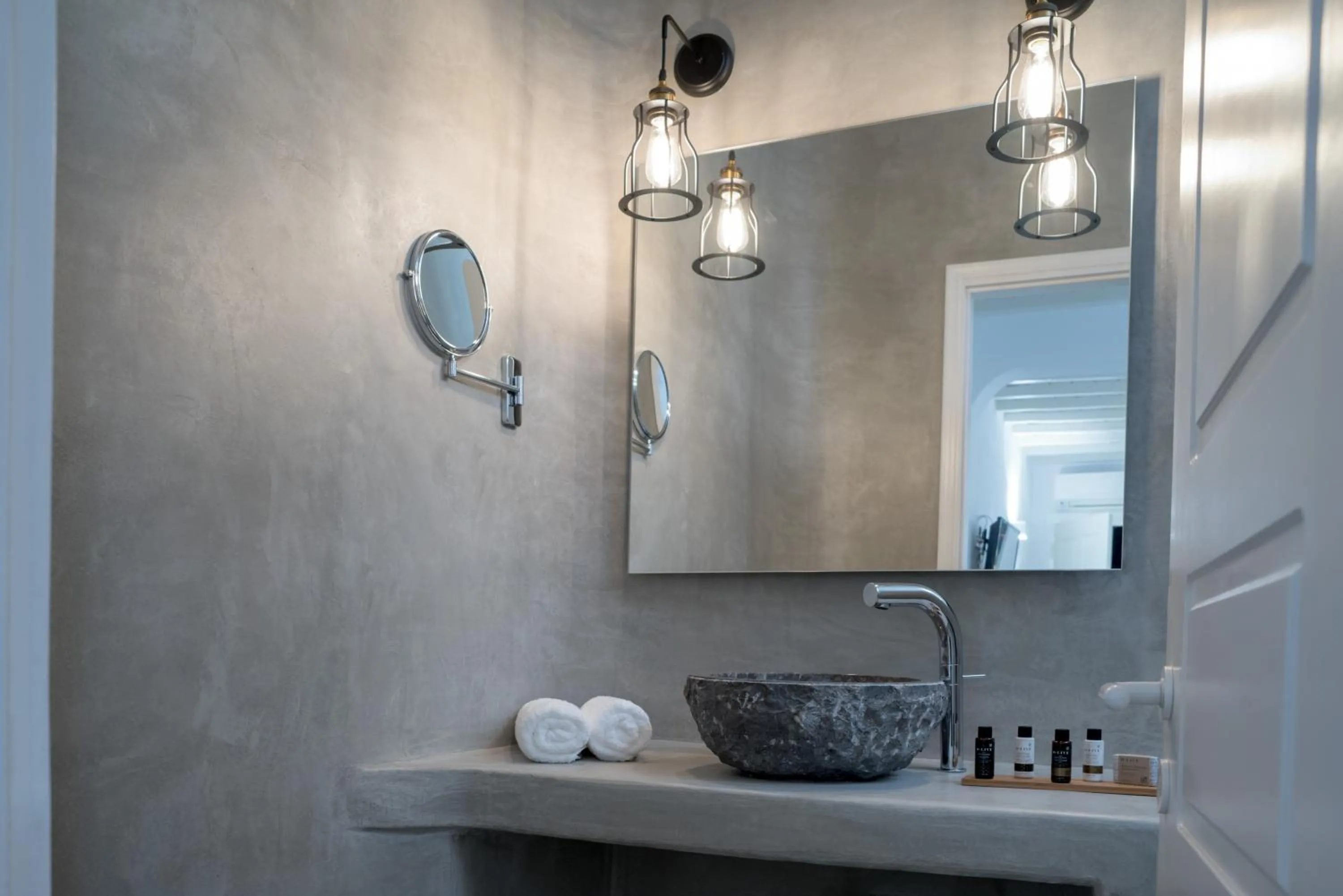 Bathroom in Cova Mykonos Suites