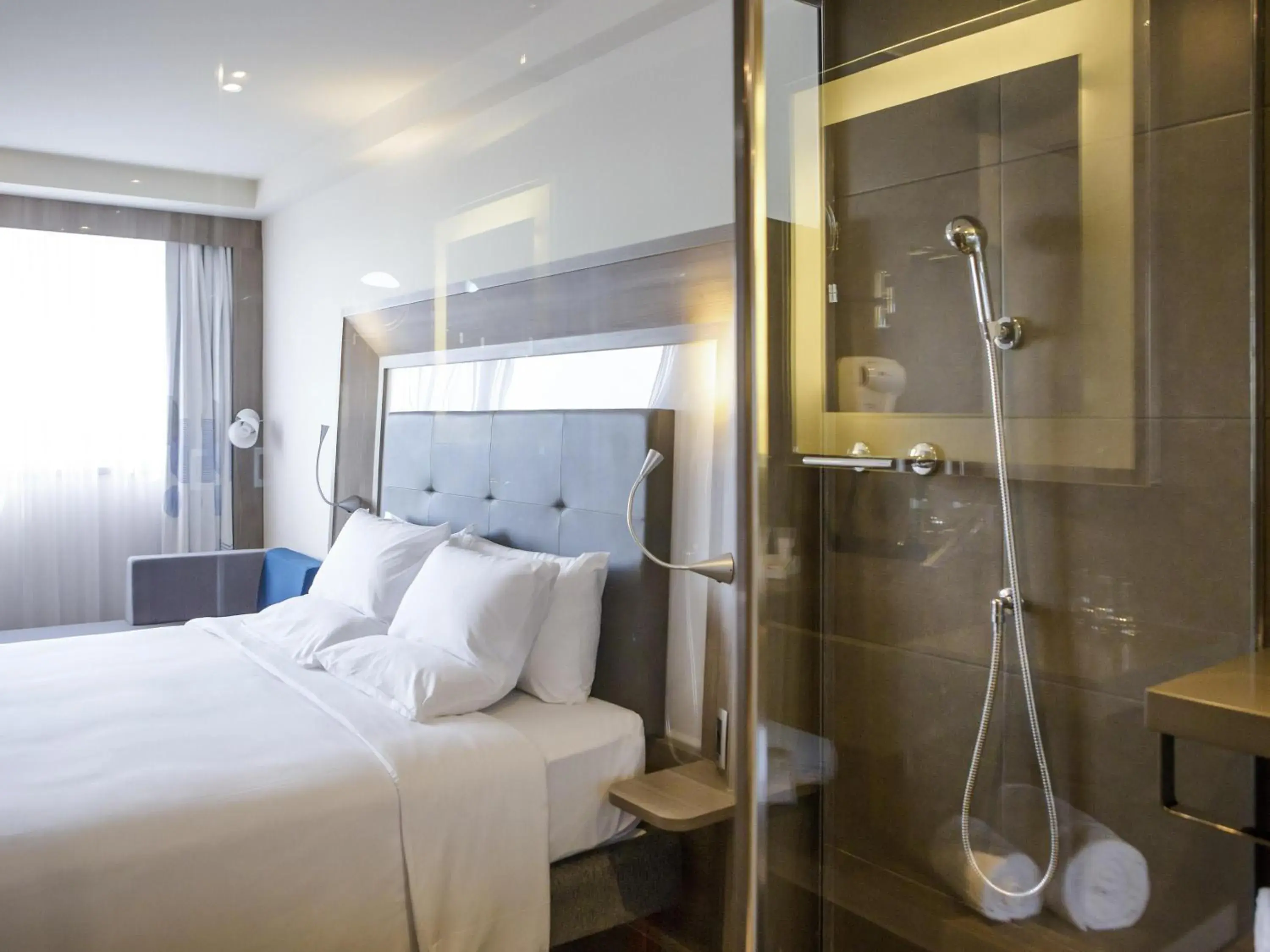 Superior Apartment with One Queen Bed in Novotel RJ Porto Atlantico Superior Apartment with One Queen Bed in Novotel RJ Porto Atlantico