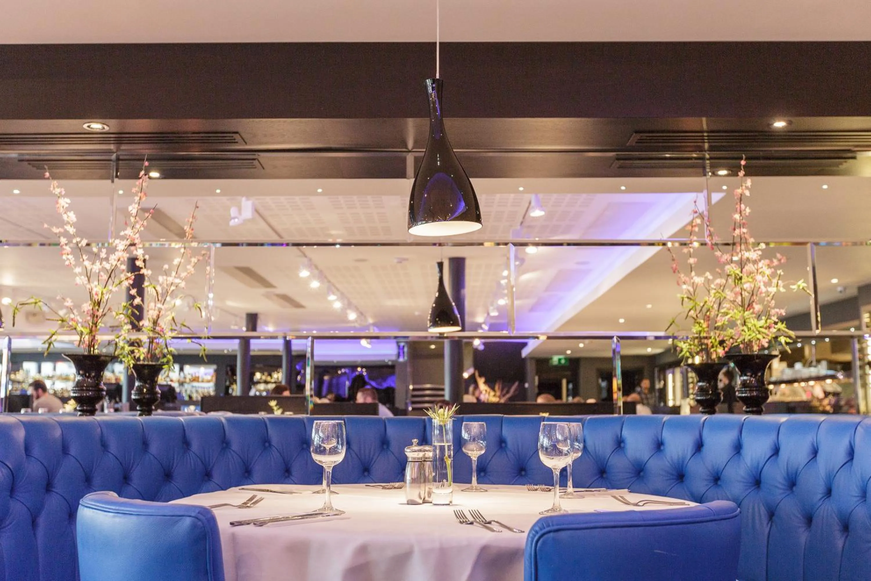 Restaurant/places to eat in Hello Hotel