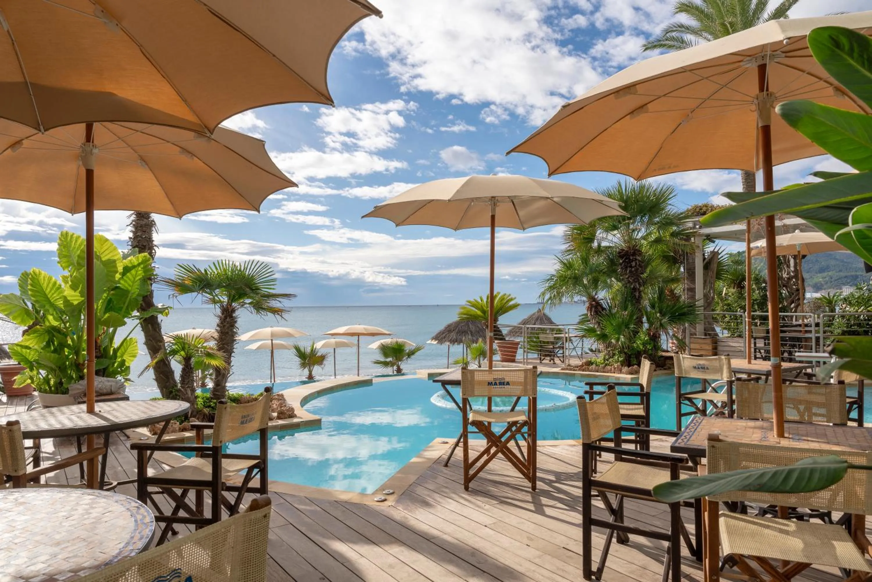 Swimming pool in Mare Hotel