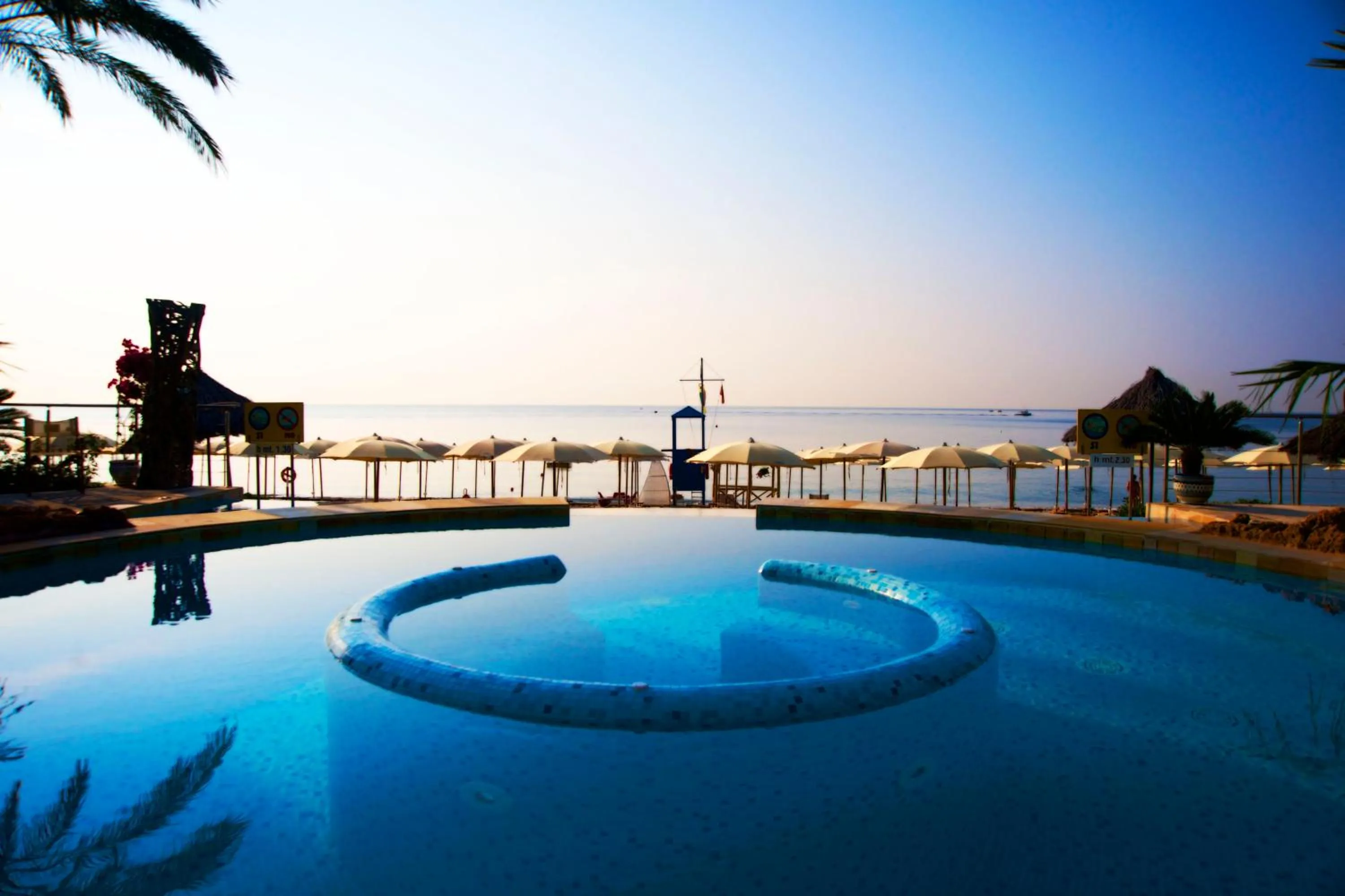 Facade/entrance in Mare Hotel