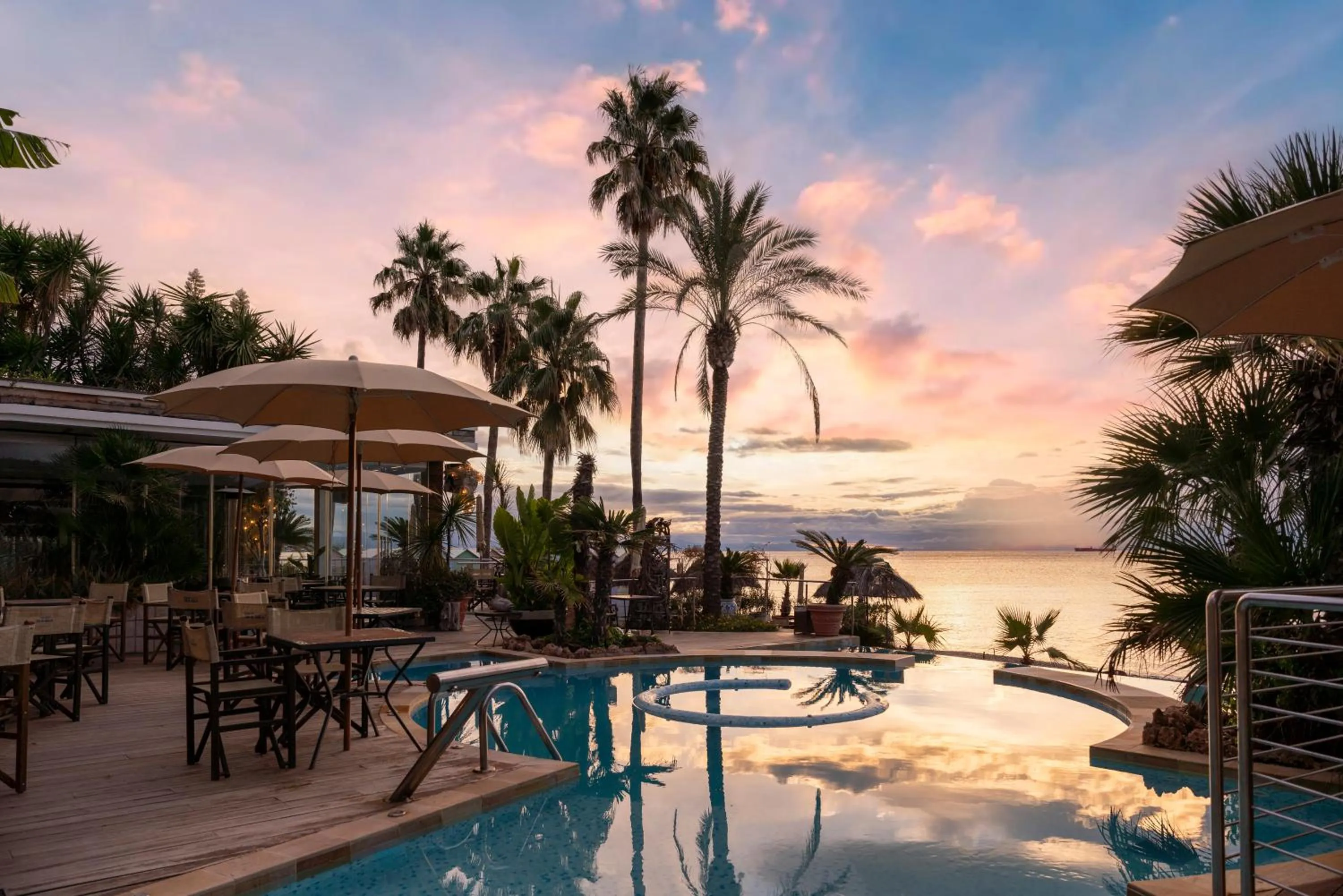 Swimming pool in Mare Hotel