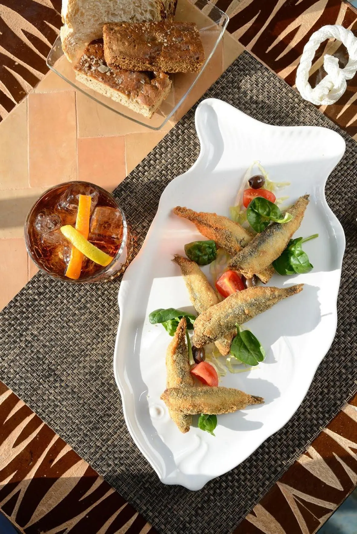 Restaurant/places to eat in Mare Hotel