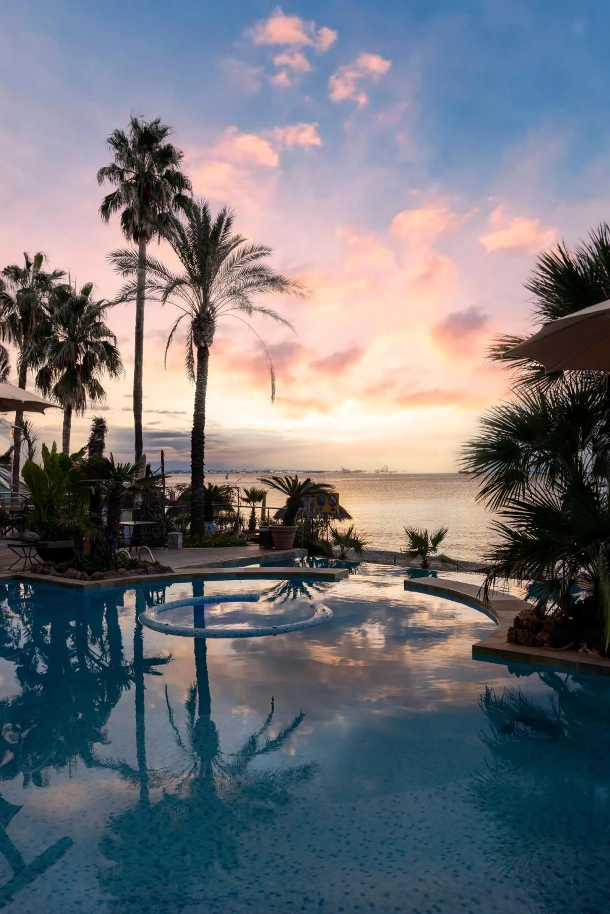 Swimming pool in Mare Hotel