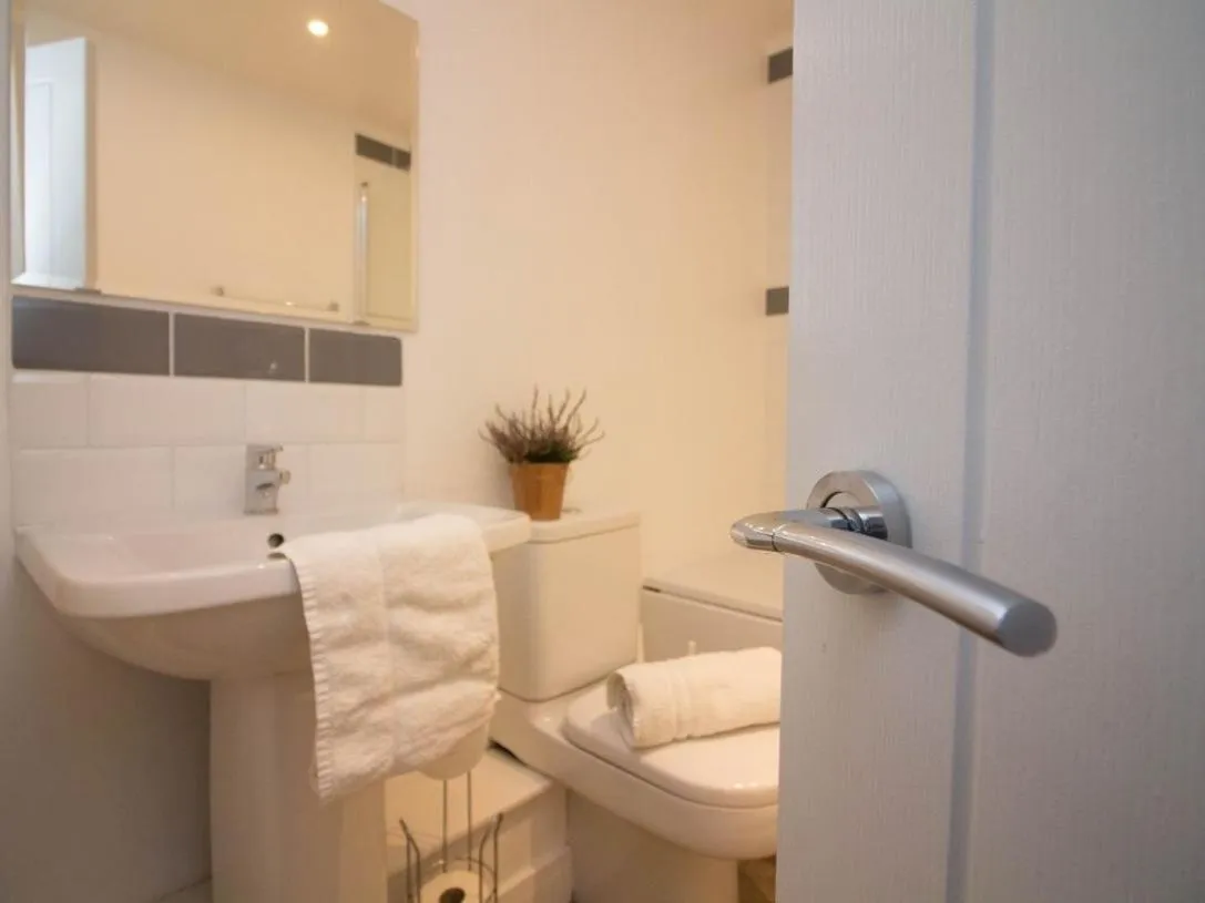 Bathroom in Beddoe Apartments