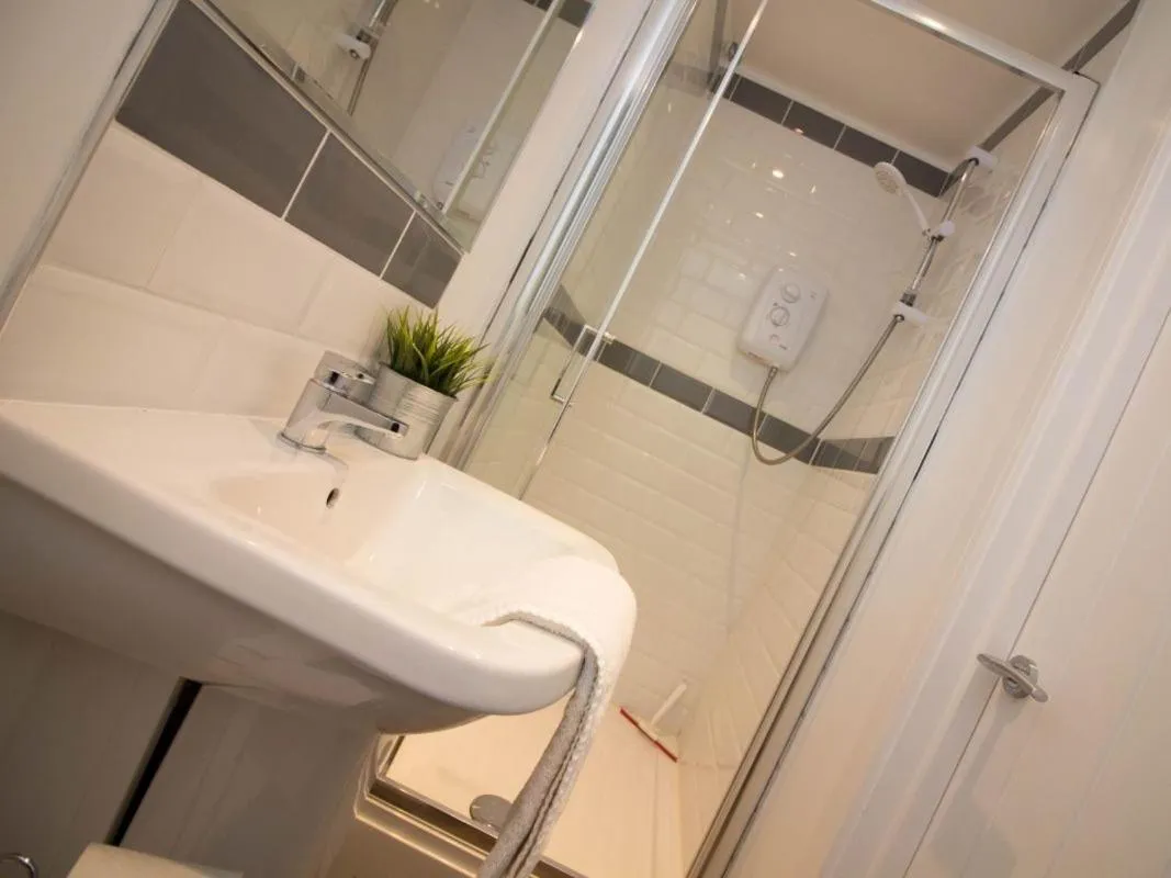 Bathroom in Beddoe Apartments