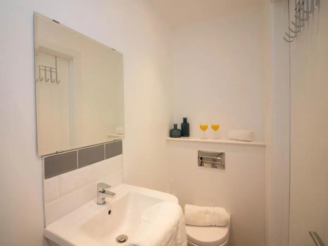 Bathroom in Beddoe Apartments