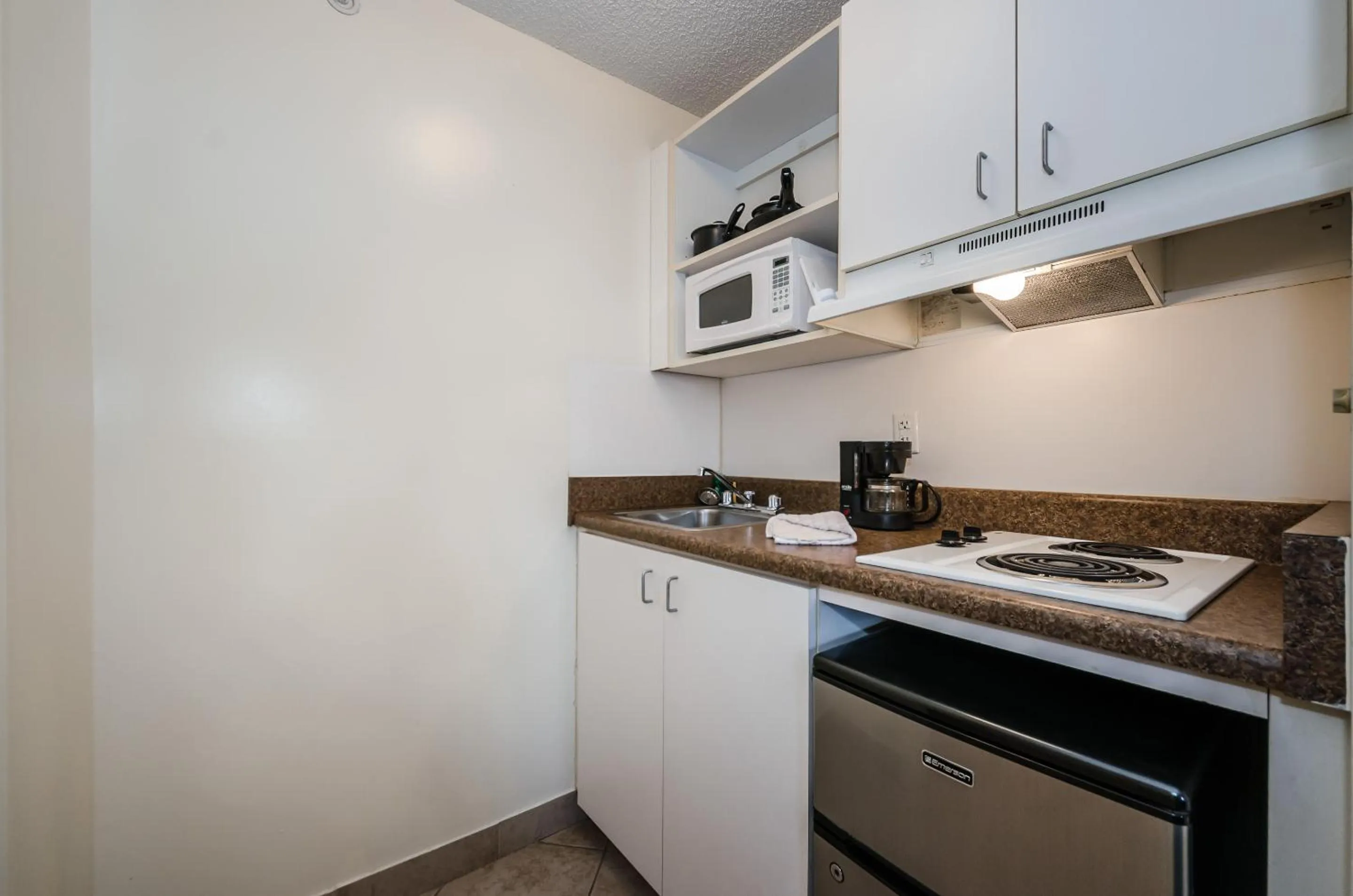 Kitchen or kitchenette in Tampa Bay Extended Stay Hotel
