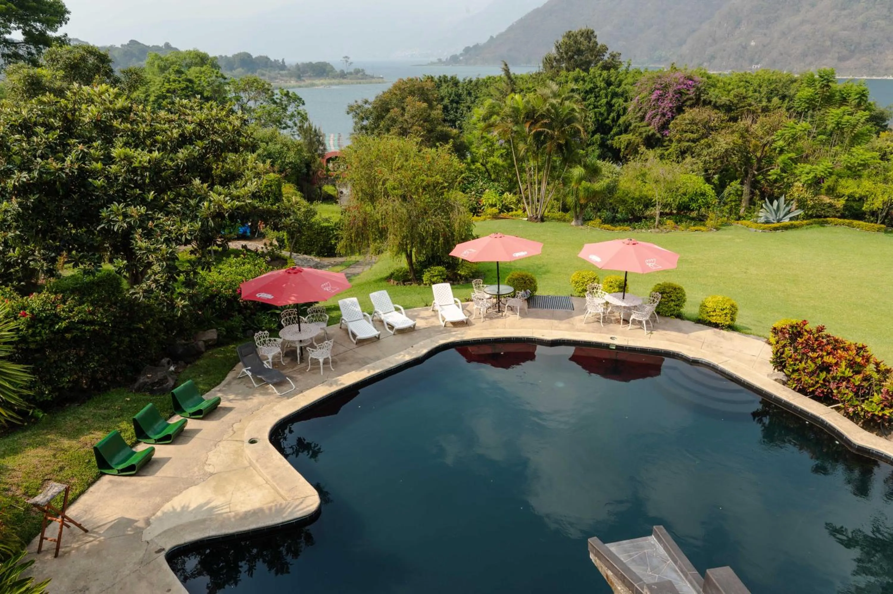 Pool view in Hotel Toliman