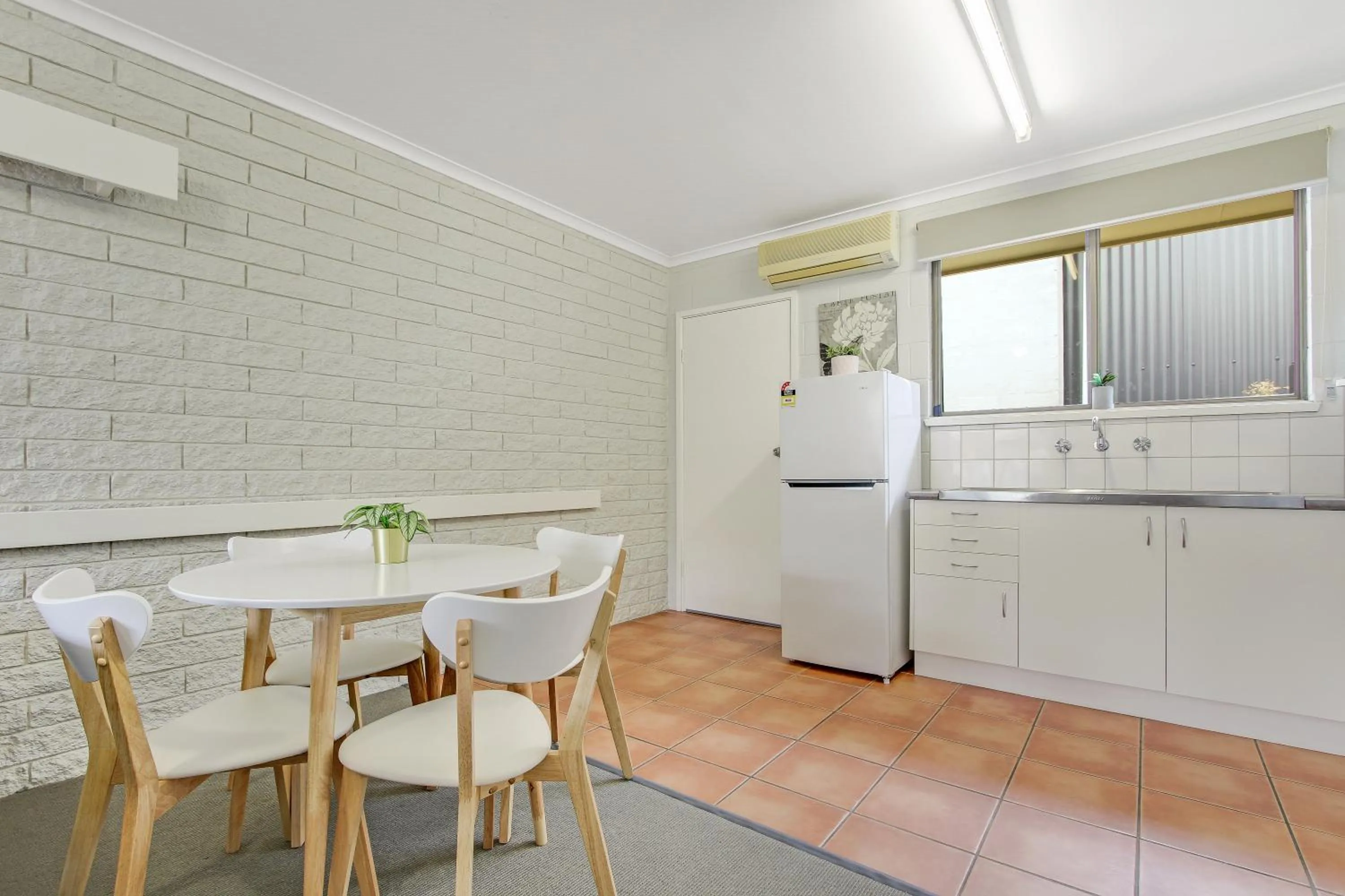 Kitchen or kitchenette in Hybiscus Waterfront Apartments