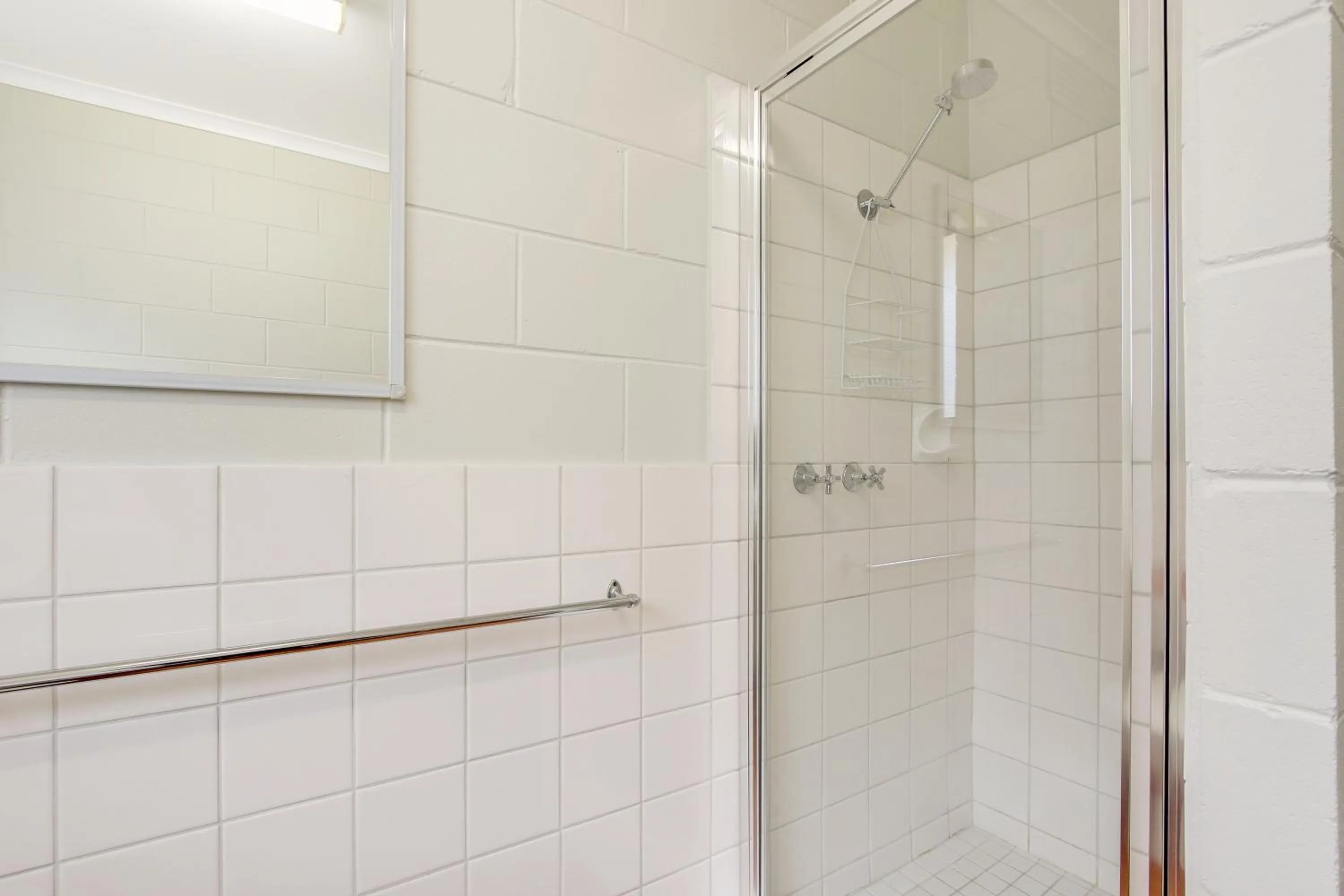 Bathroom in Hybiscus Waterfront Apartments