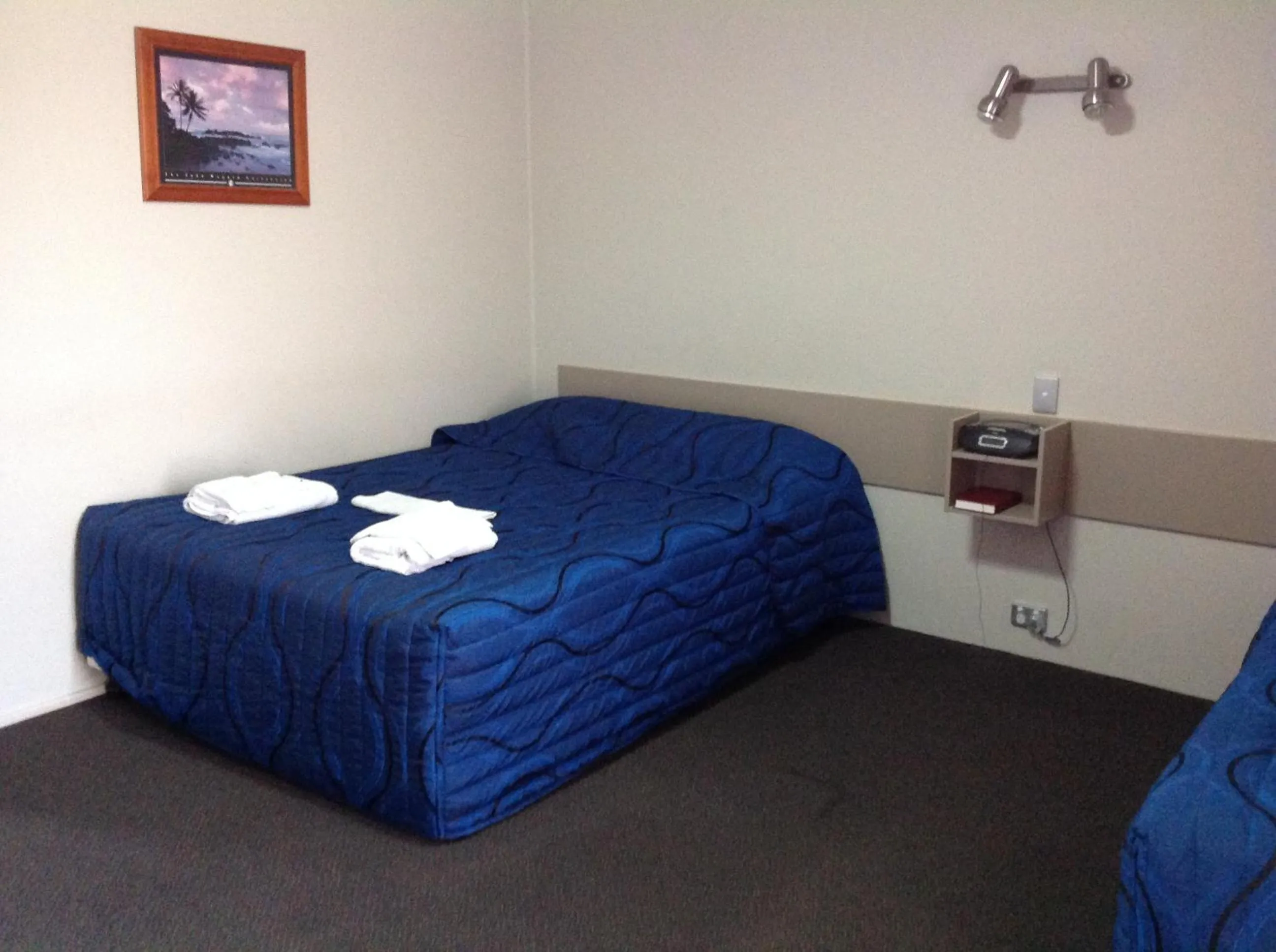 Bedroom, Bed in Tannum Sands Hotel / Motel