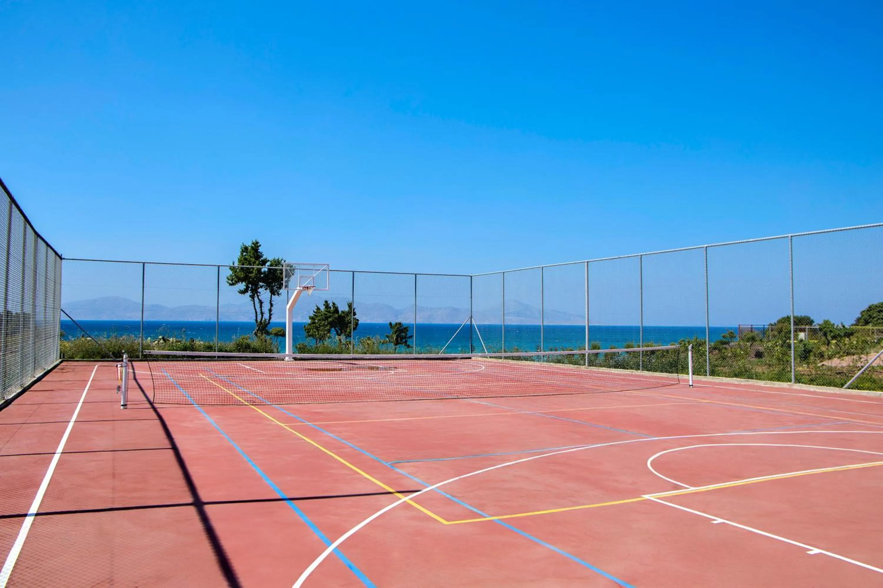 Tennis court in Ammos Luxury Resort