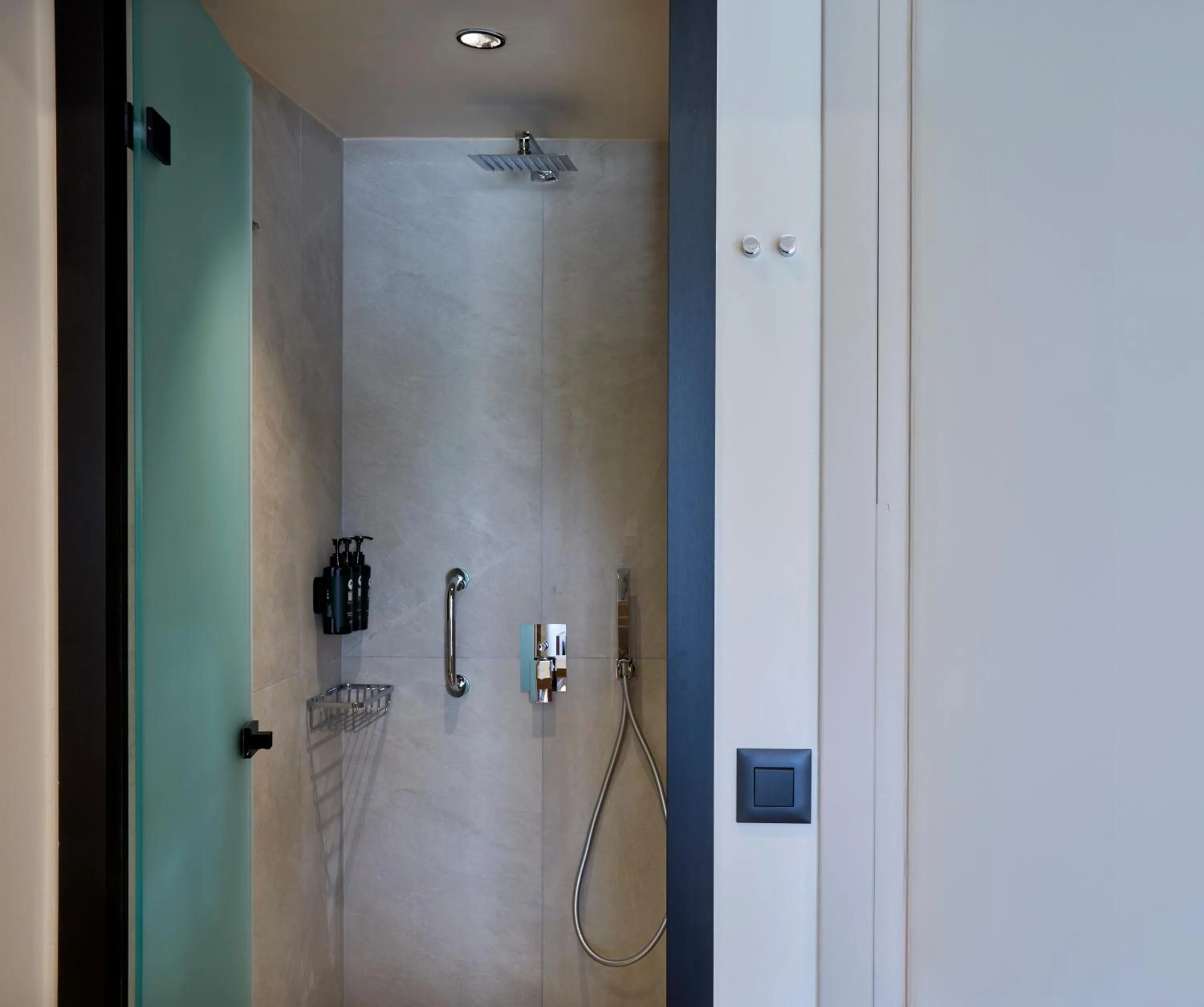 Shower in Ammos Luxury Resort