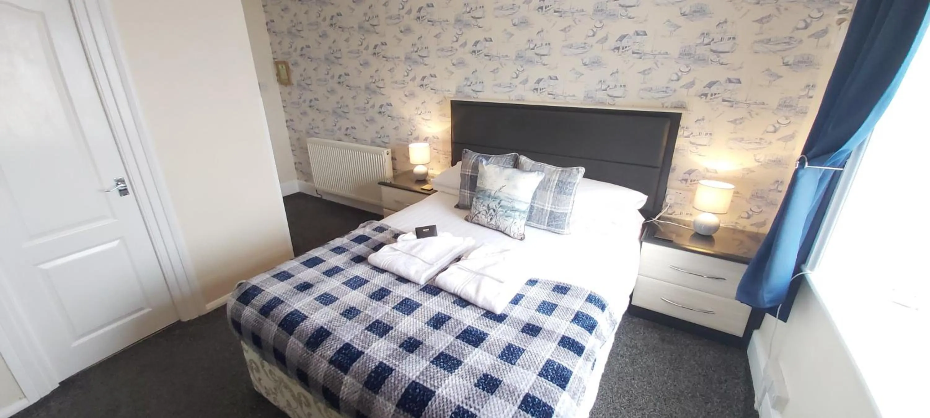 Bedroom, Bed in Hen Dy