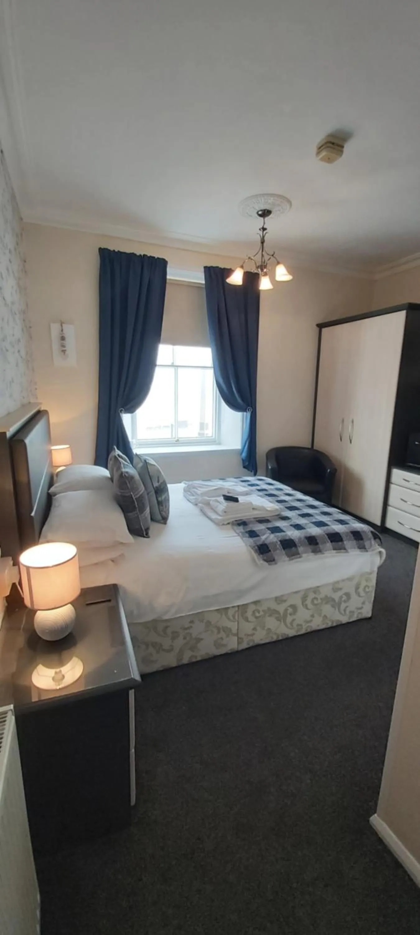 Bedroom, Bed in Hen Dy