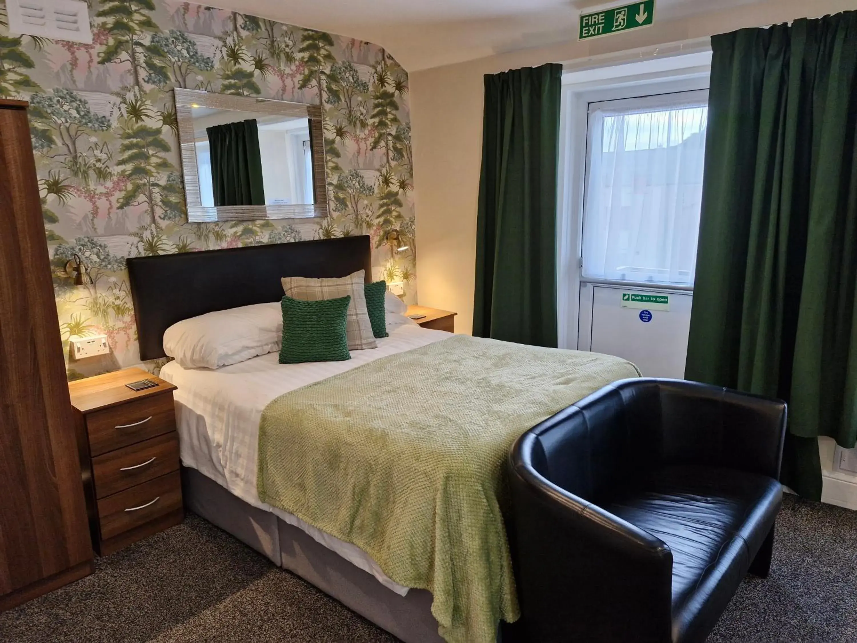 Triple Room with Rear Mountain View (Nr. 11) in Hen Dy Triple Room with Rear Mountain View (Nr. 11) in Hen Dy